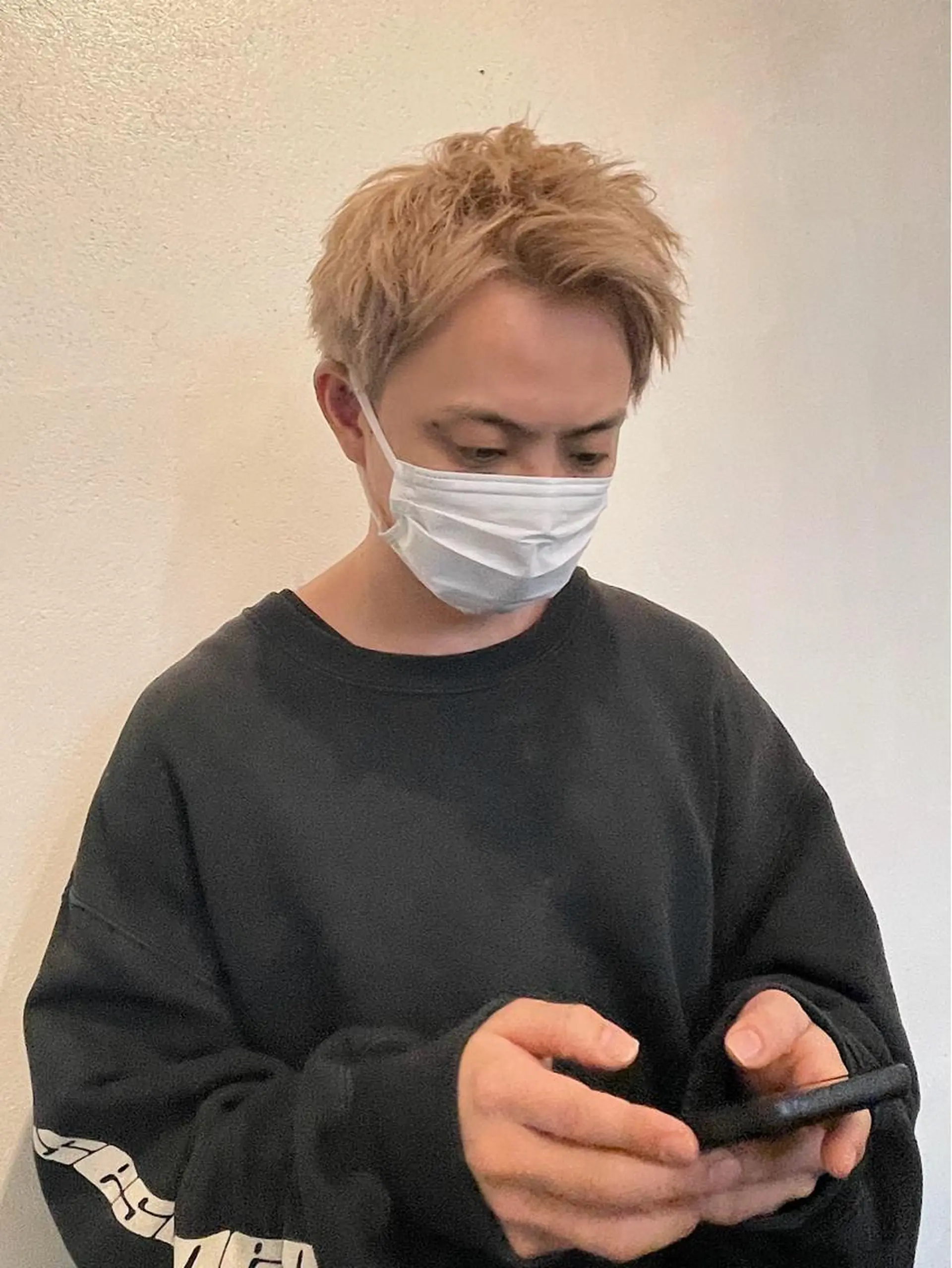 ショート カラー メンズ スパイキーショート ベージュカラー ミルクティーベージュ ショートヘア カット ヘアカラー h a k u 大倉 卓人のヘアスタイル