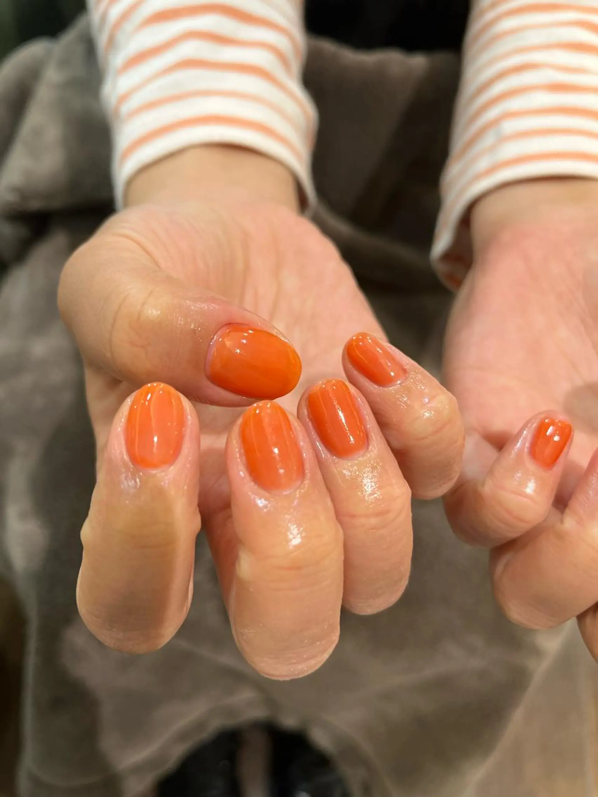 ネイル オレンジ ハンドネイル ハンドケア 透明感カラー こだわりカットあさみのヘアスタイル