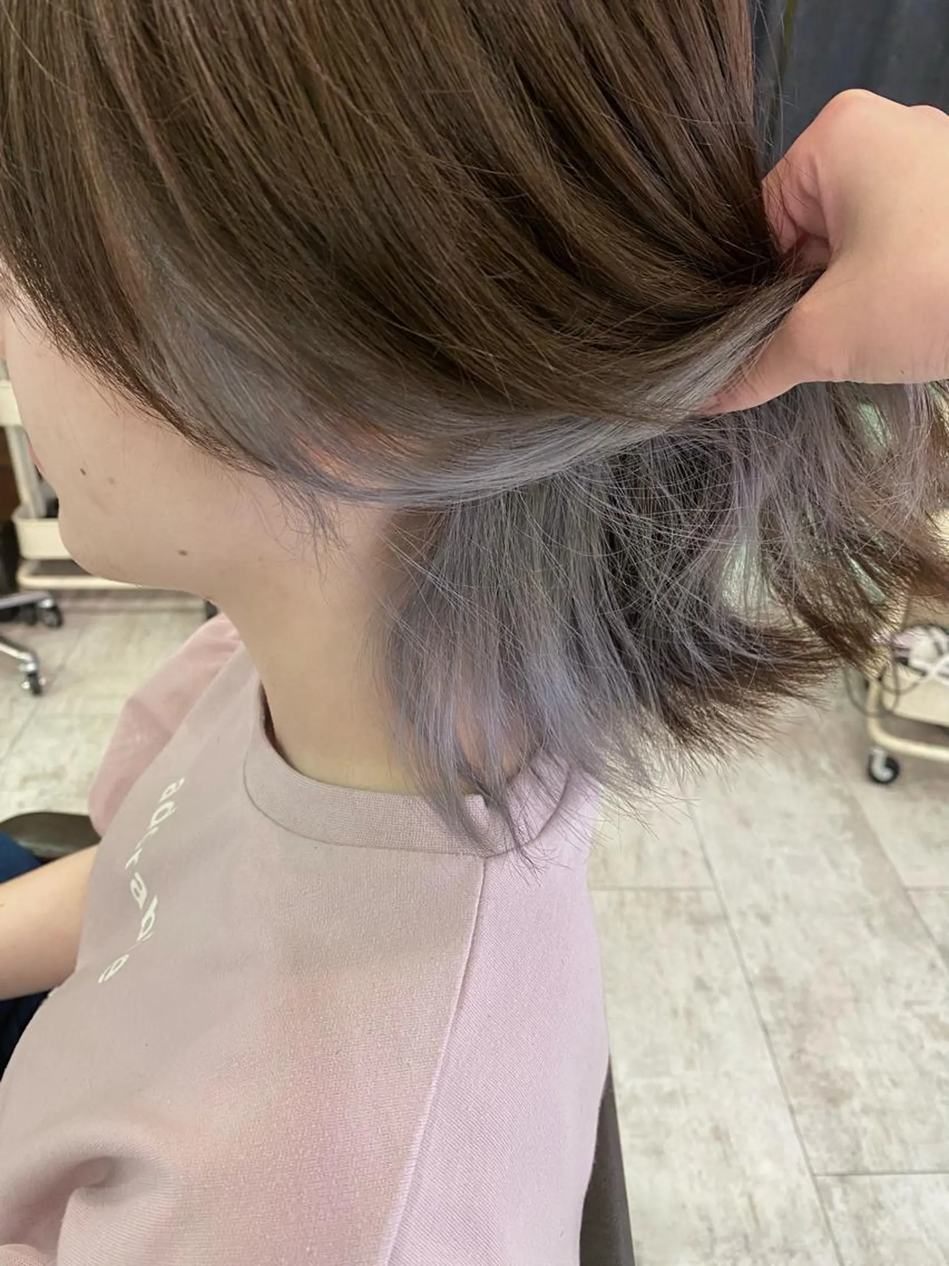 ミディアム カラー グレージュ 佐々木 雪菜のヘアスタイル