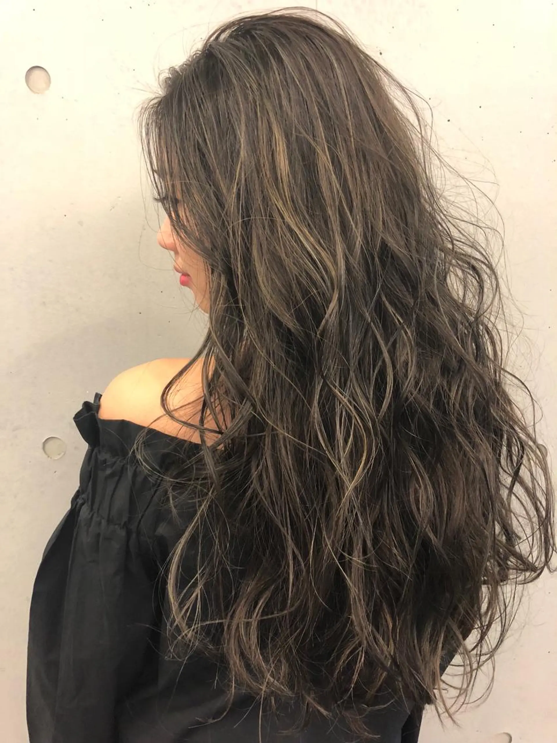 ロング カラー ハイライトカラー 3Dハイライト ハイライト 松本 明日可のヘアスタイル