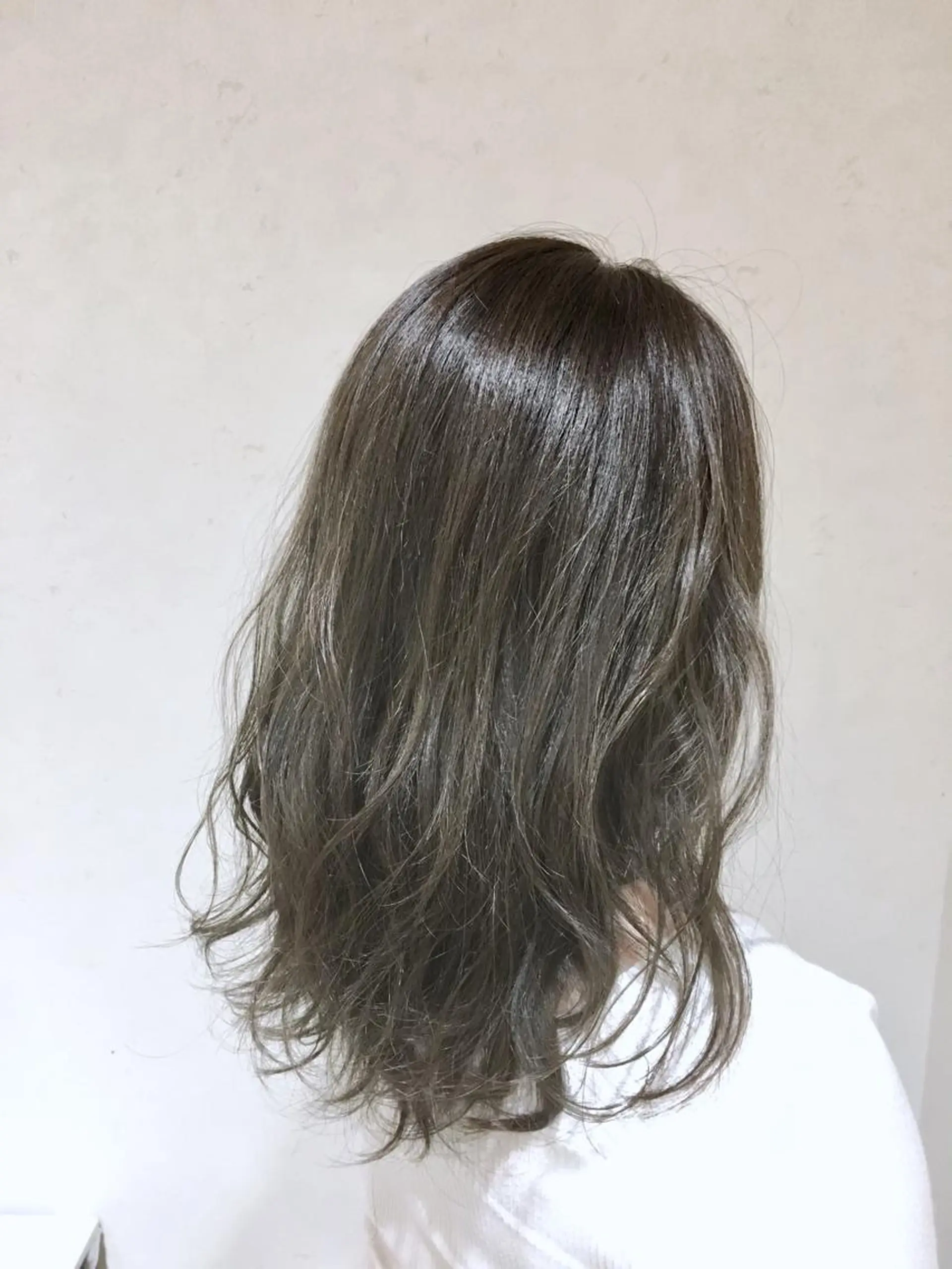 セミロング カラー グラデーションカラー グレージュ ヘアカラー タワラ　ソウタ Directorのヘアスタイル