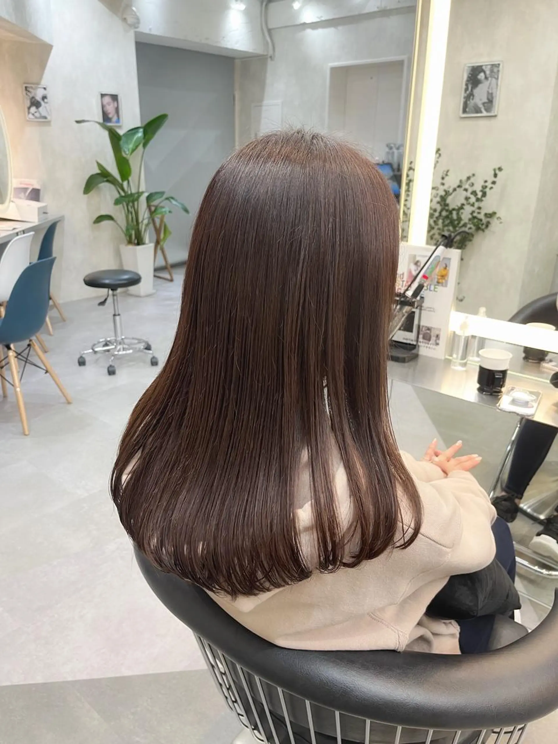 ミディアム カラー ヘアアレンジ ヘアカラー トリートメント ヘアセット ボブ｜韓国｜美髪矯正 ｜amika🌙のヘアスタイル