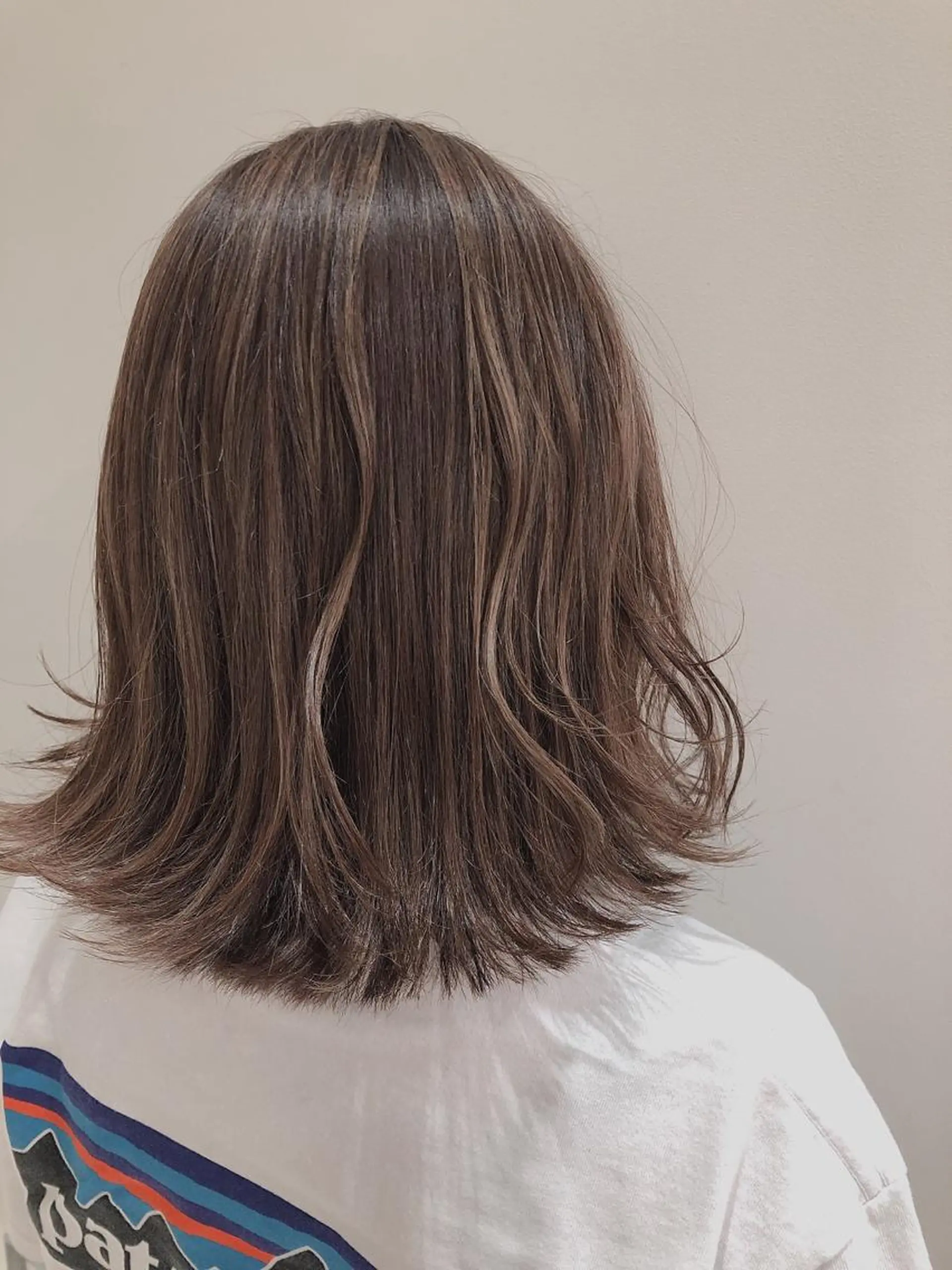 ミディアム カラー アッシュ ベージュカラー ハイライトカラー ハイライト ✳︎SERA✳︎ 平日のみご案内の眉毛・アイブロウイメージ