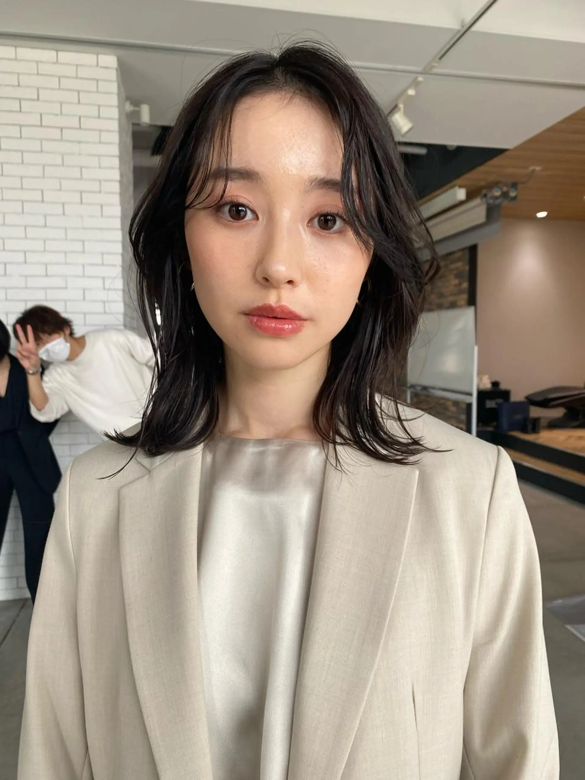 ミディアム カラー THE DAY所属・AKI HASHIMOTOのヘアスタイル