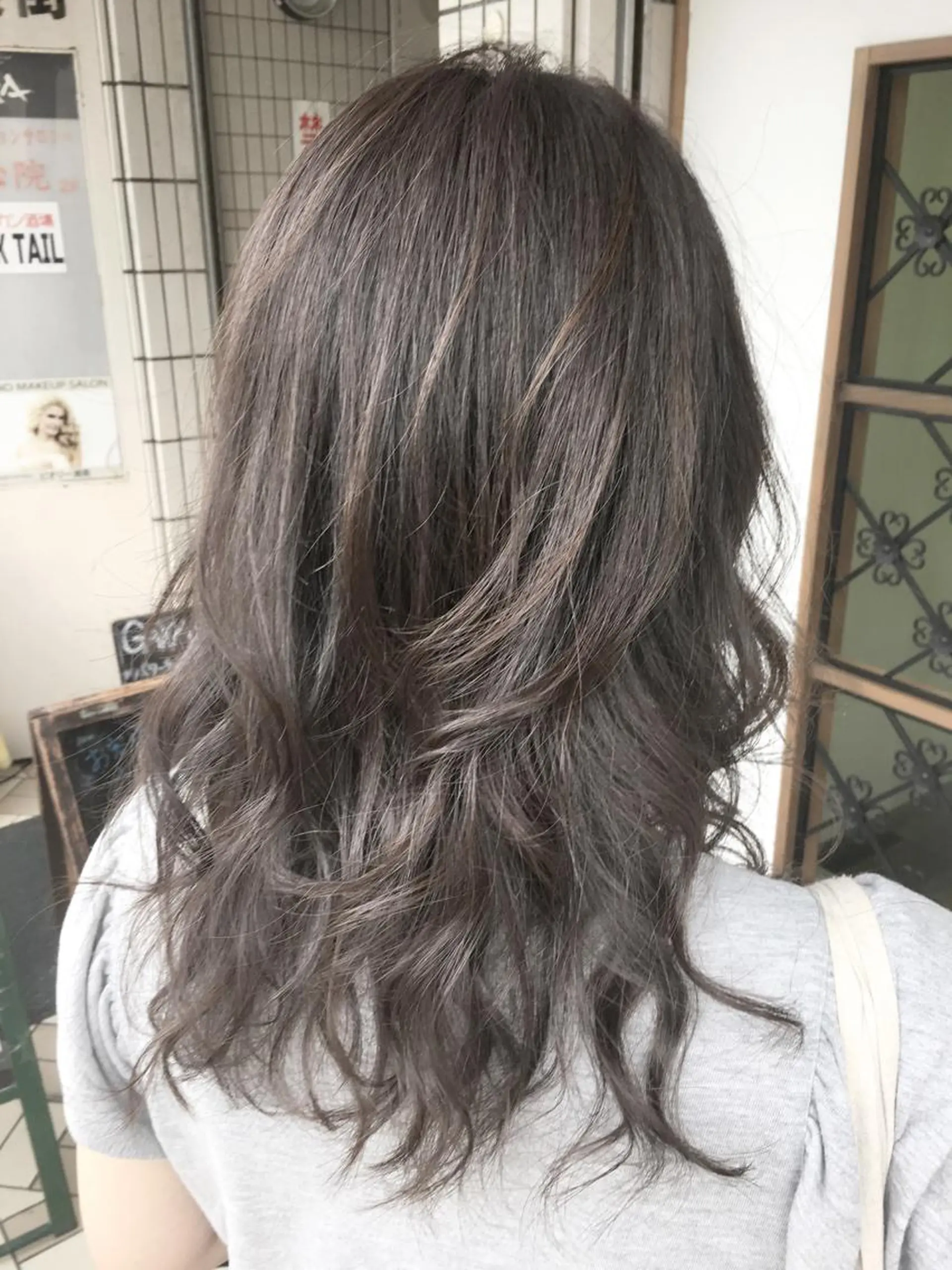 セミロング カラー ブリーチ グレージュ ハイライトカラー ハイライト ブリーチ無しカラー 👑店長　平松　由のヘアスタイル