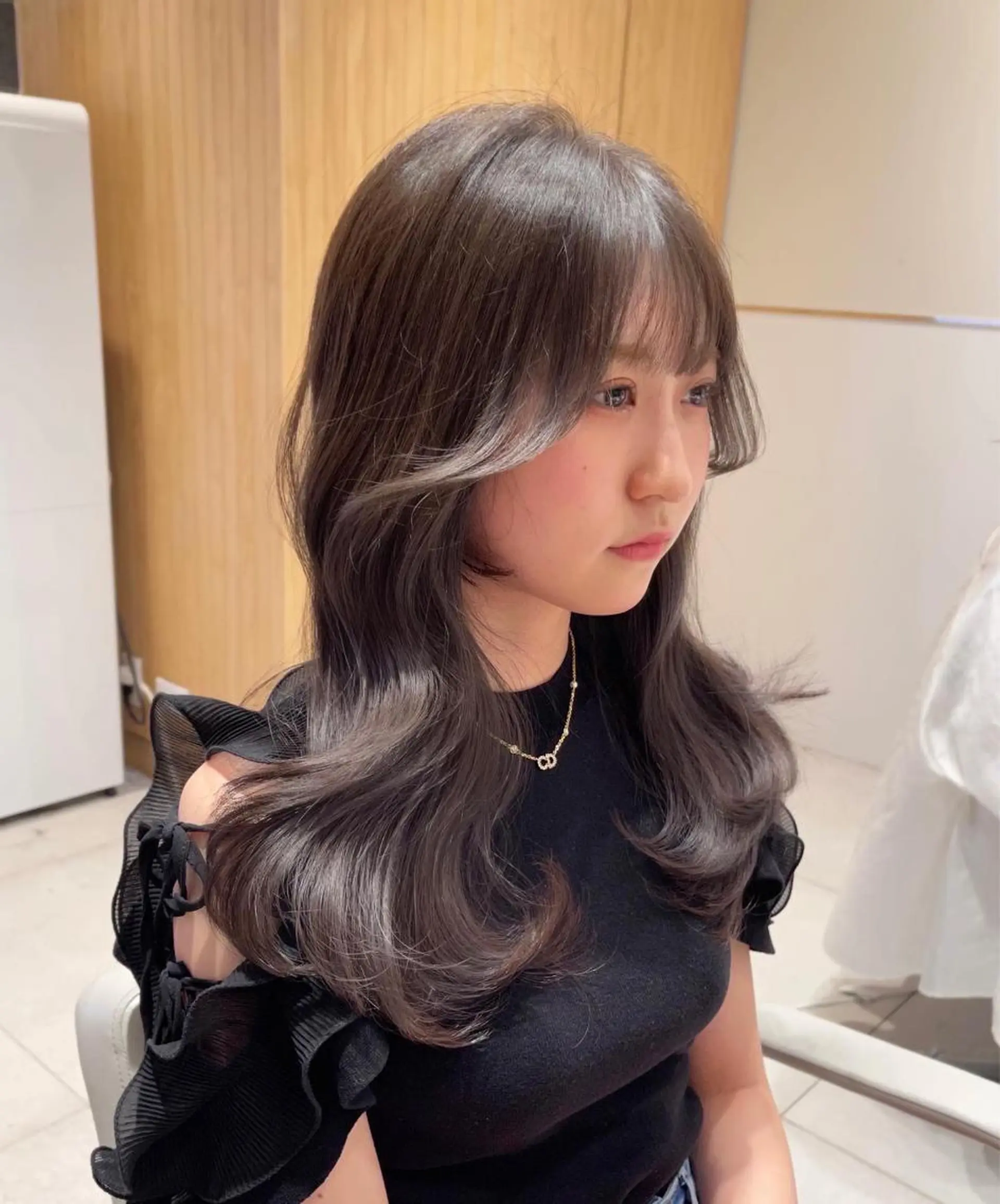 セミロング くびれヘア かきあげバング 似合わせカット 小顔カット ワンホンヘア カット ヘアカラー トリートメント ボブパーマ ウルフパーマのヘアスタイル