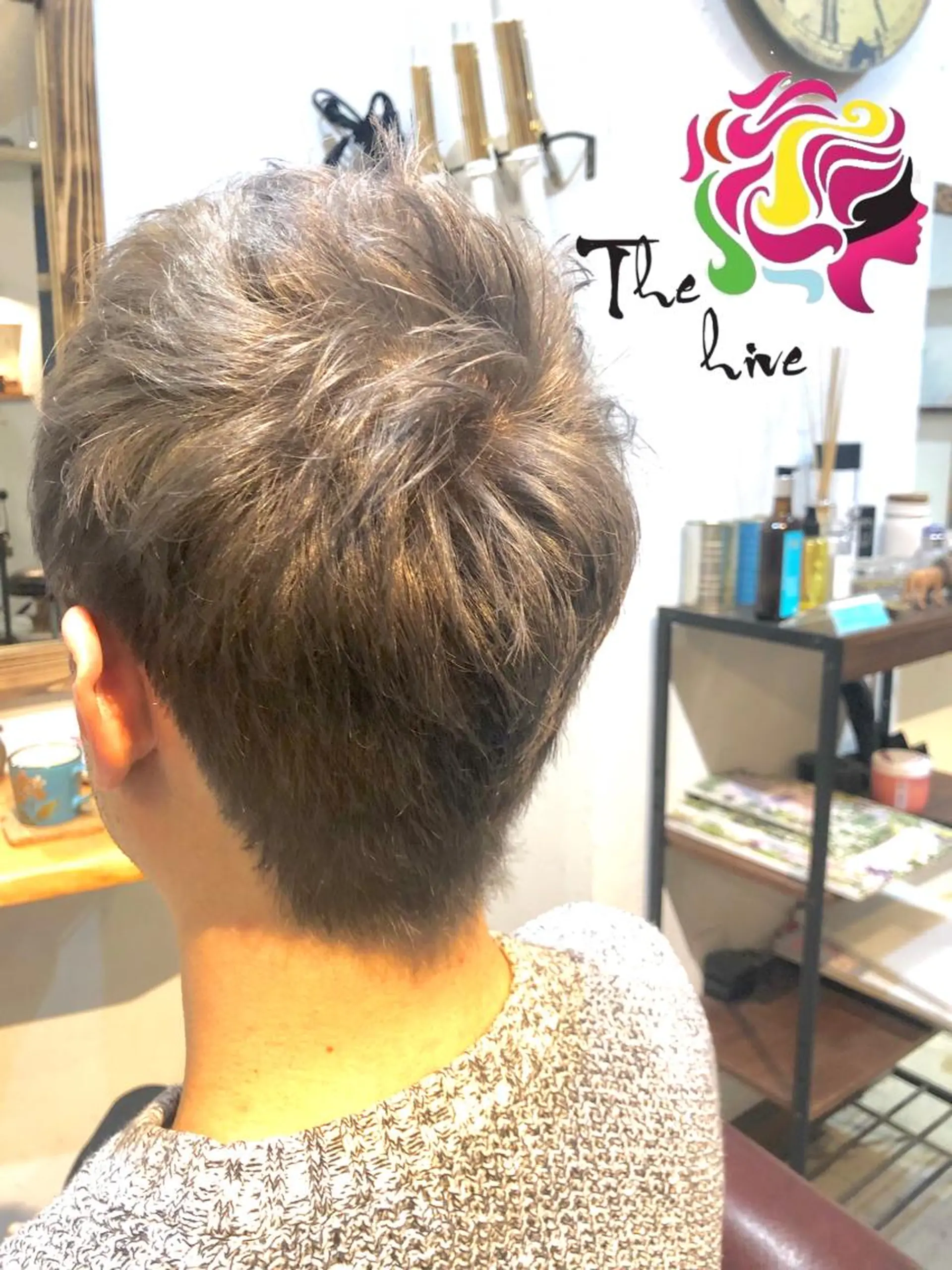 ショート カラー メンズ ベージュカラー ダブルカラー フォギーベージュ カット ヘアカラー Hair salon The  hiveのヘアスタイル