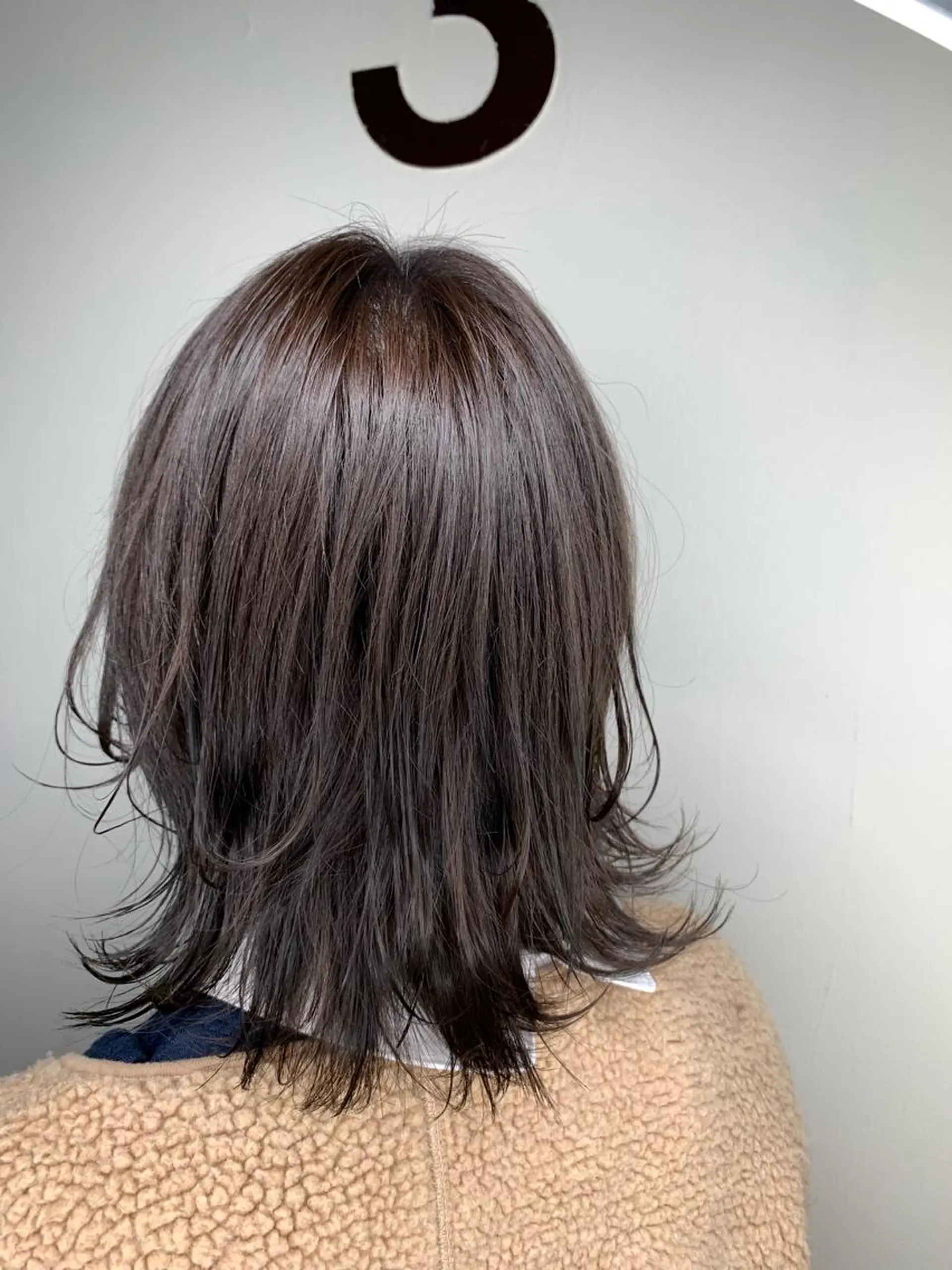 ミディアム カラー グレージュ レイヤーカット 外ハネヘア 🌈 DAIKI 🌈のヘアスタイル