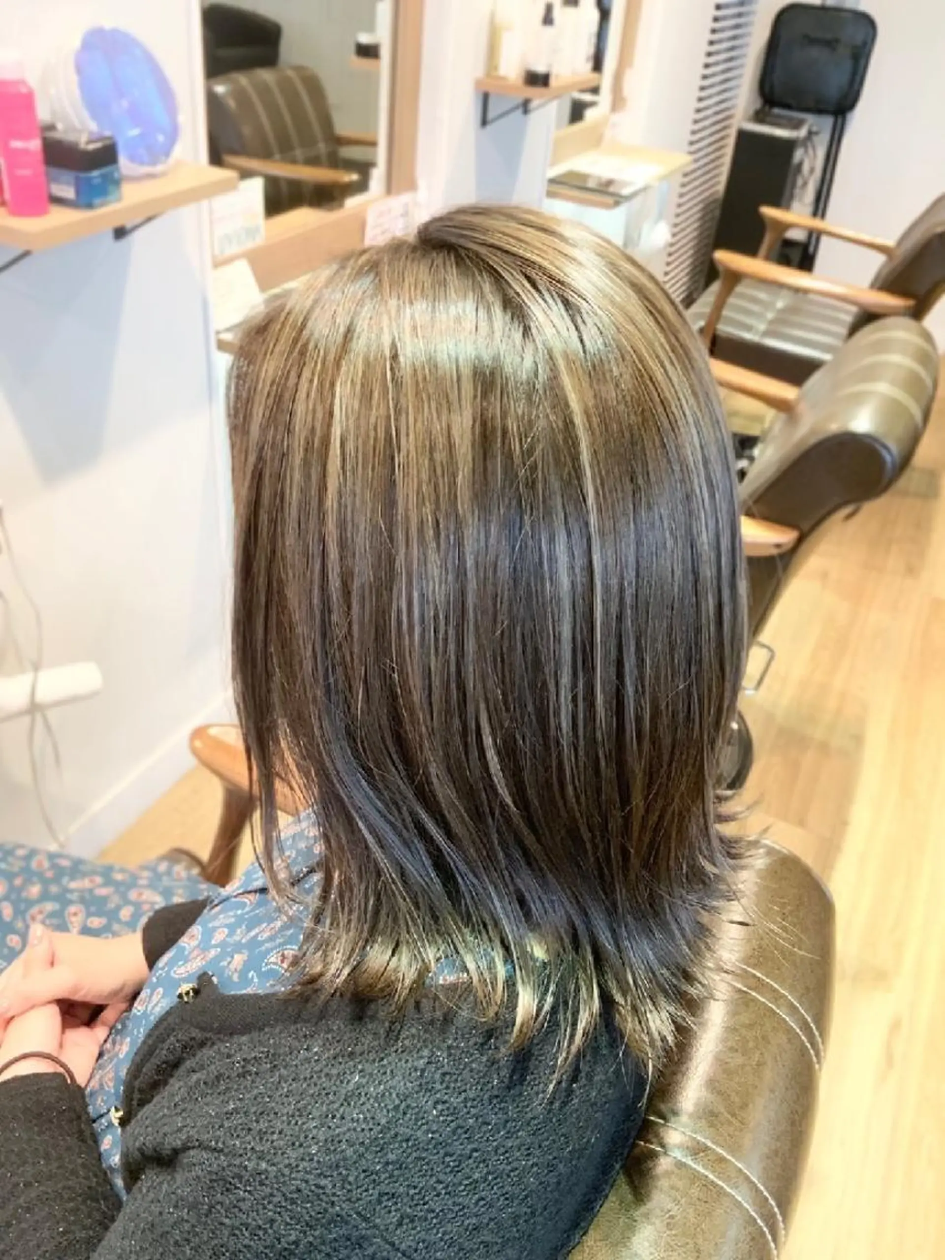 カラー グレージュ ハイライトカラー ヘアカラー トリートメント 堀 望美のヘアスタイル