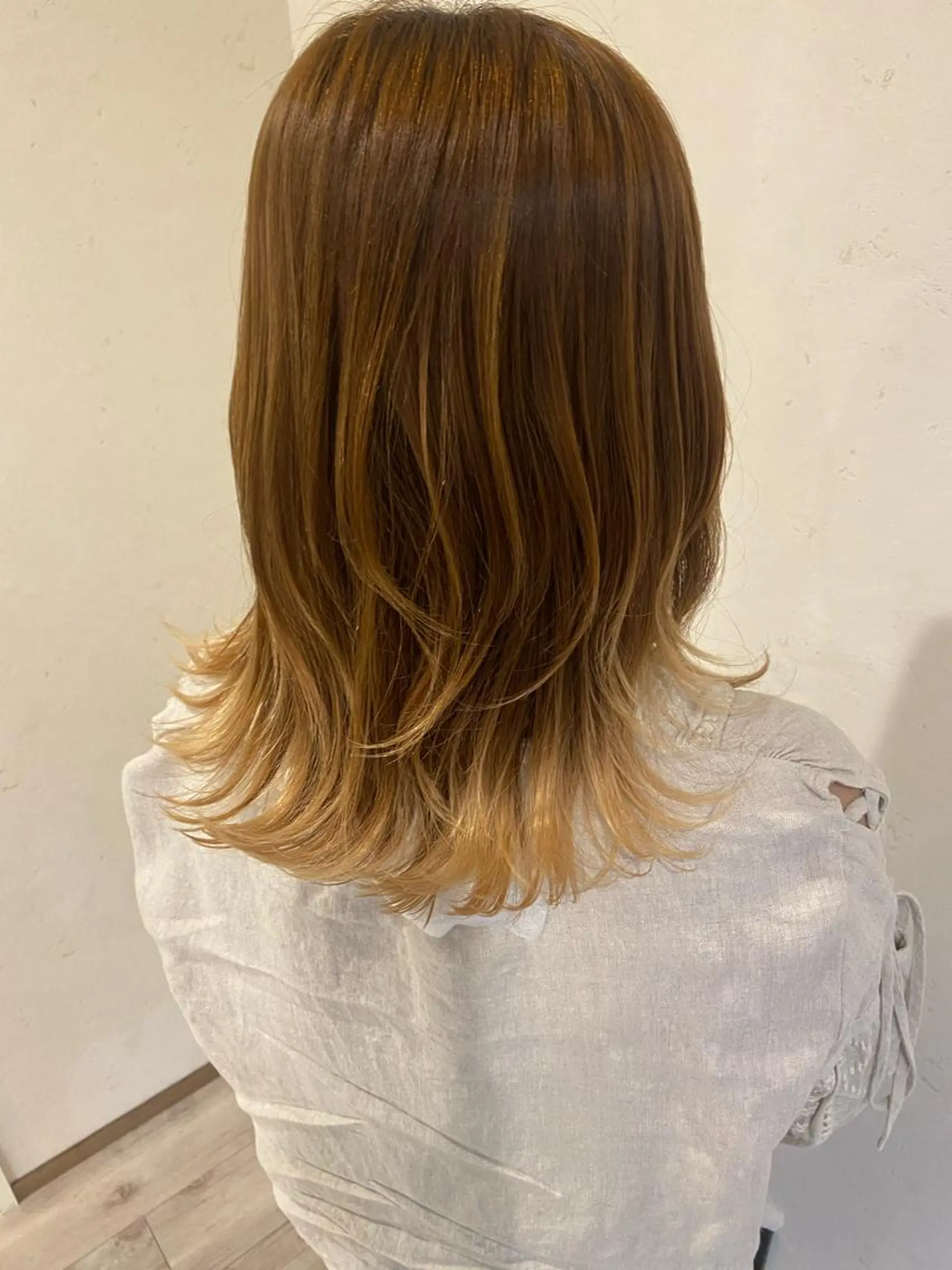 ミディアム ミディアムレイヤー レイヤーカット 🍑 モモカ🍑のヘアスタイル