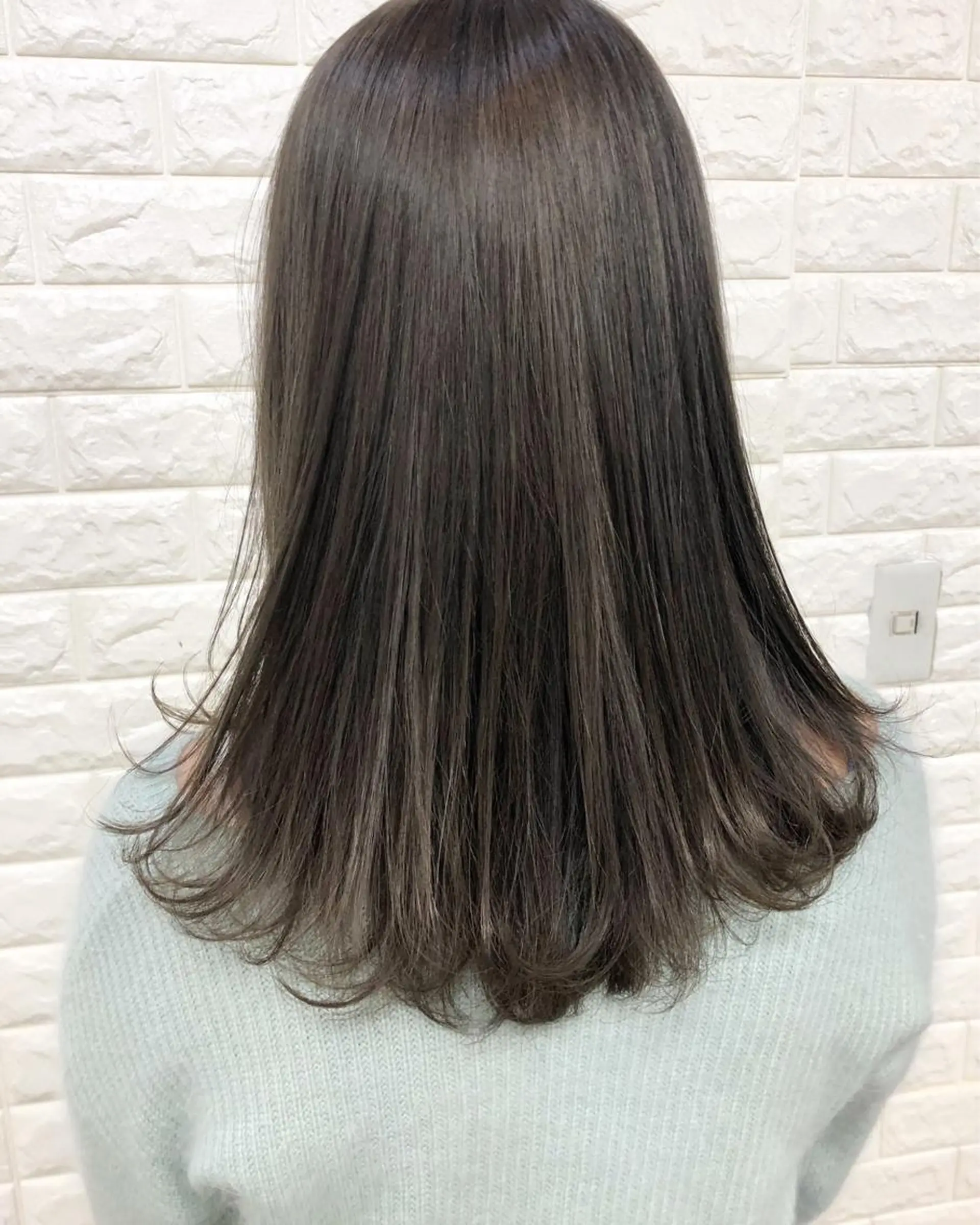 セミロング カラー グレージュ ハイライトカラー ミント ハイライト ヘアカラー トリートメント famille所属・famille ファミーユのヘアスタイル