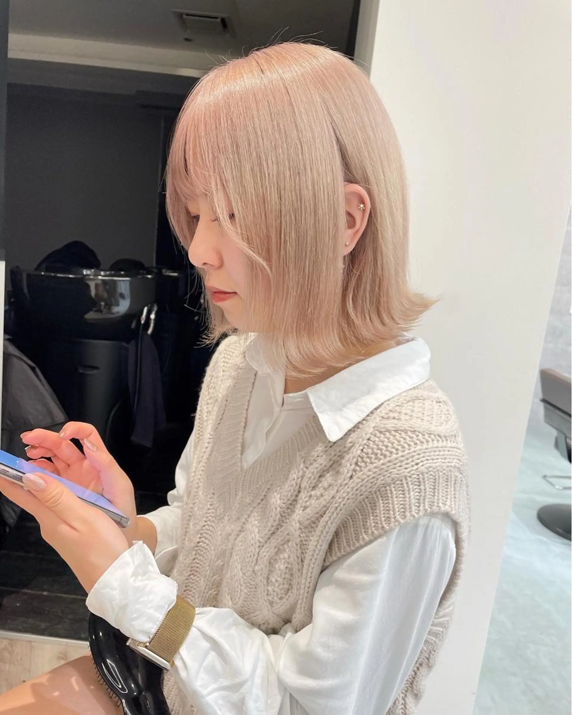 ミディアム カラー ヘアアレンジ ベージュカラー ブリーチ ケアブリーチ ハイトーンカラー ハイトーンベージュ ヘアカラー トリートメント ヘアセット 🌷FUKA🌷 まろやかハイトーンのヘアスタイル