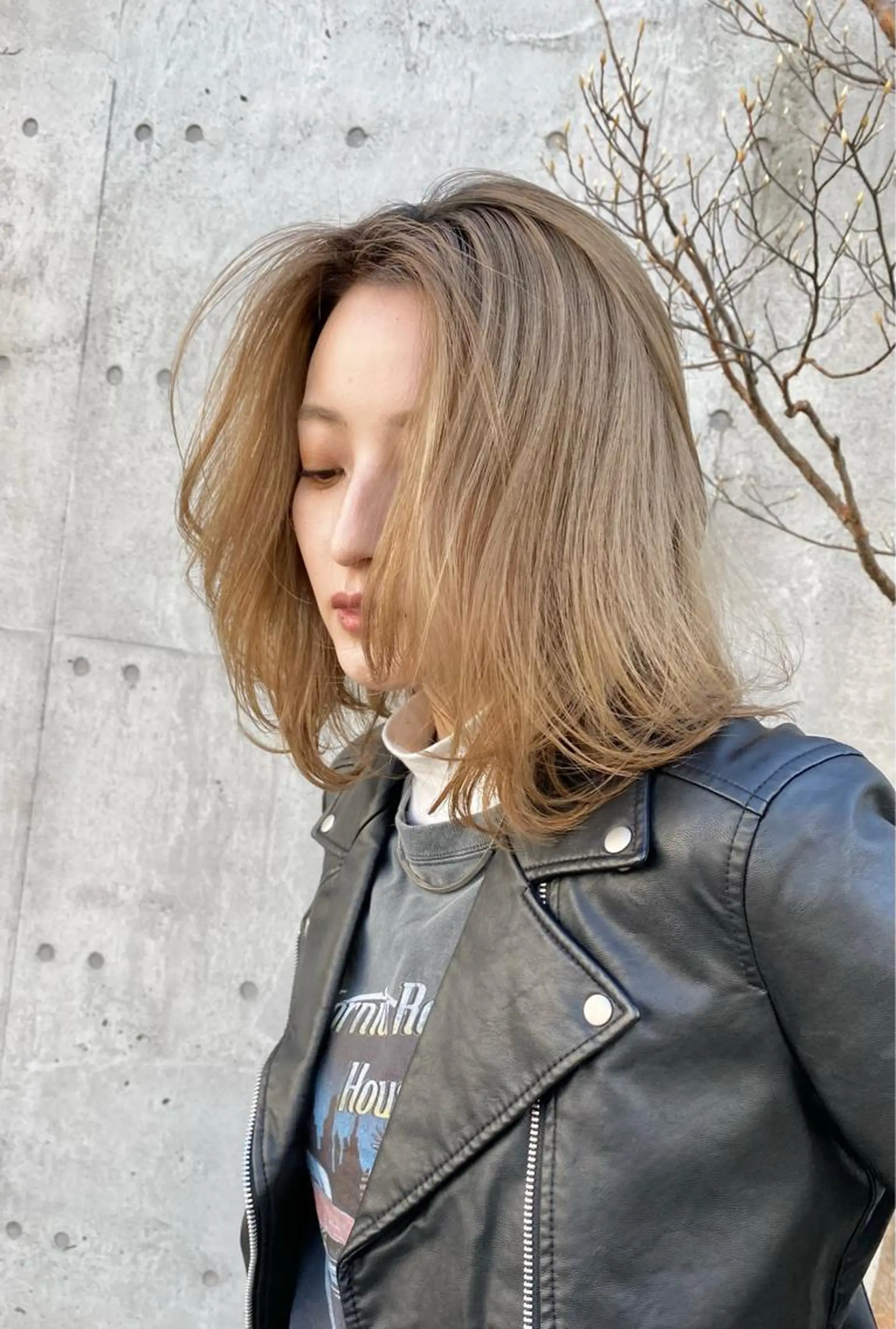 ミディアム カラー ベージュカラー ブリーチ 透明感カラー レイヤーカット 🫶🏻桃果🫶🏿 只今休職中のヘアスタイル