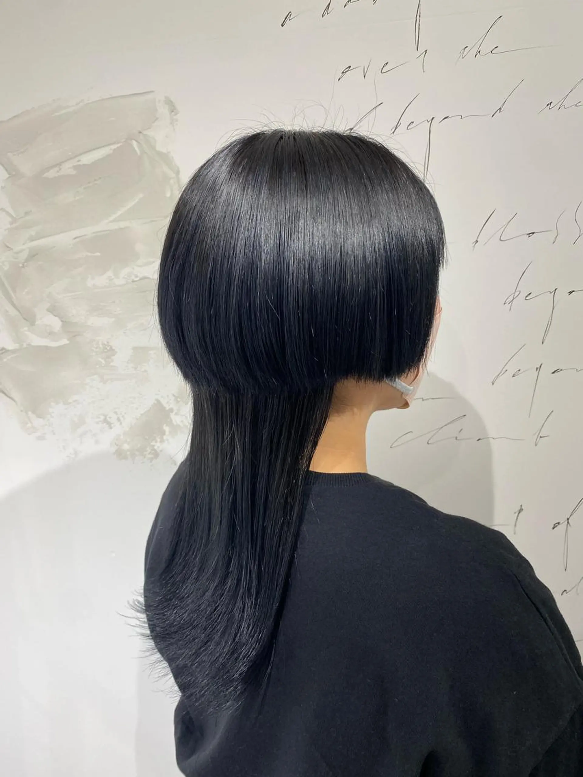 ロング カラー 黒髪 ブルーカラー ブルーブラック カット ヘアカラー 鳴海 稜真のヘアスタイル