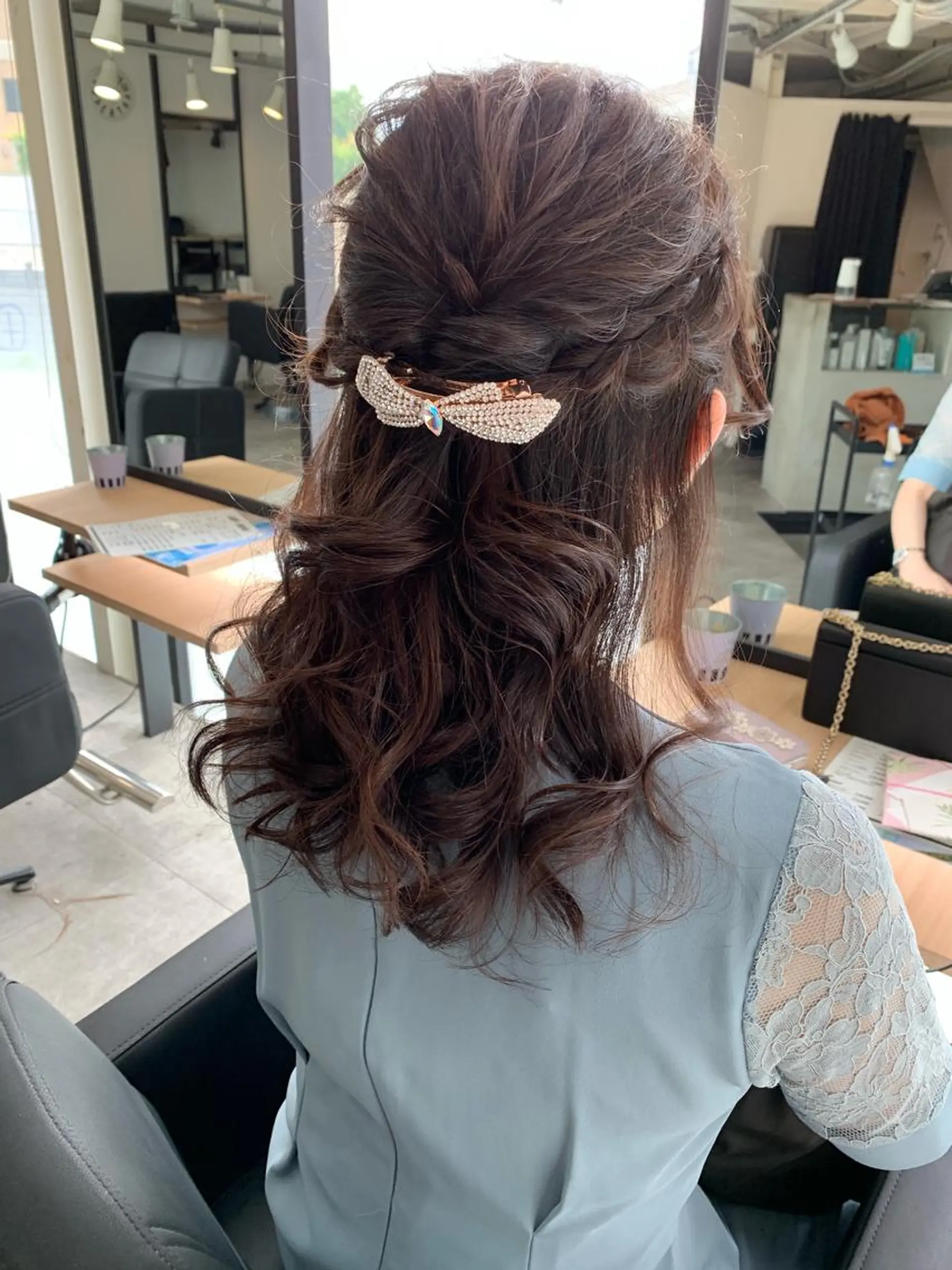 ミディアム ヘアアレンジ ハーフアップ alpha. カラーエクステ下妻のヘアスタイル
