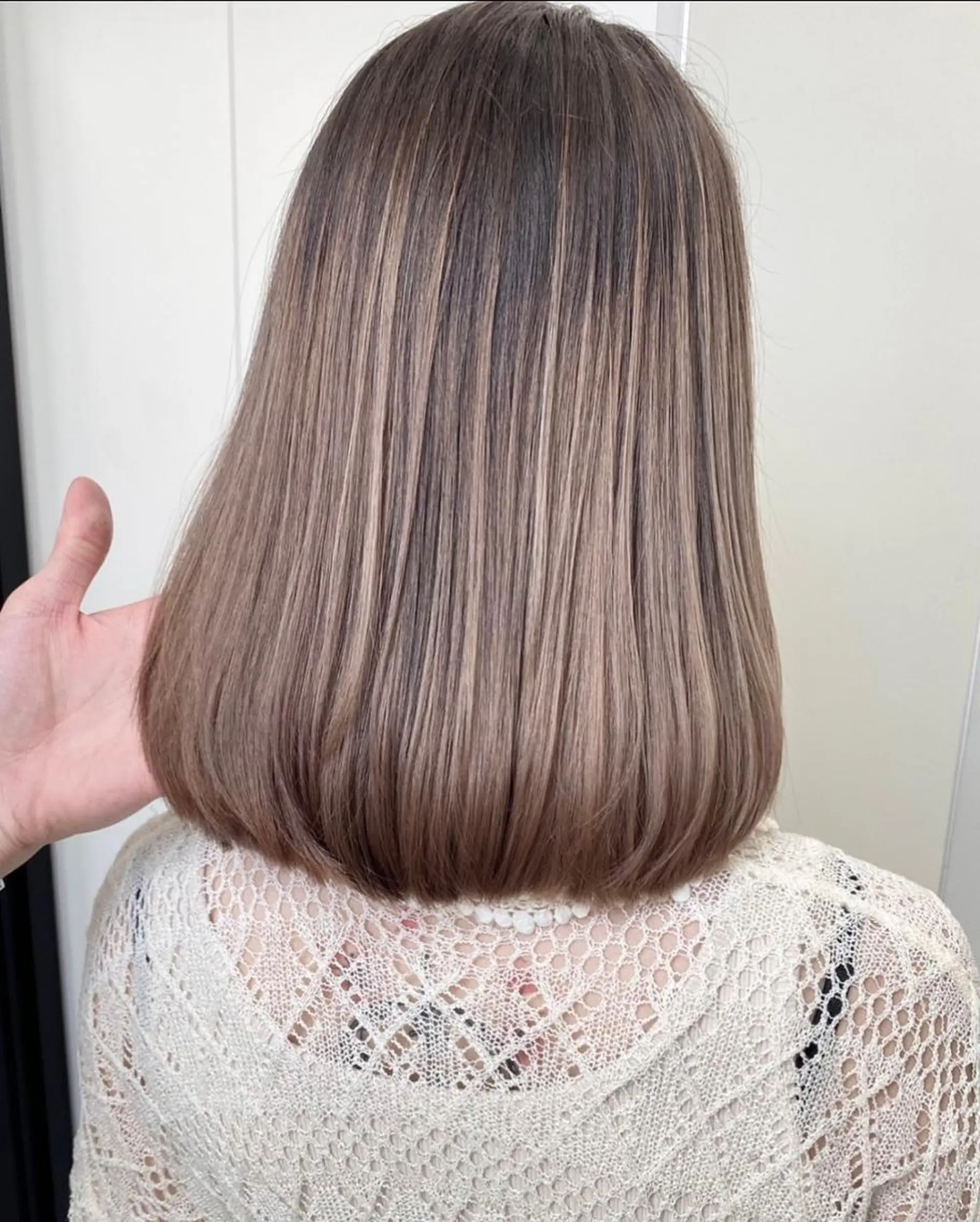 ミディアム カット ヘアカラー トリートメント 公式 Ease by amble luxeのヘアスタイル