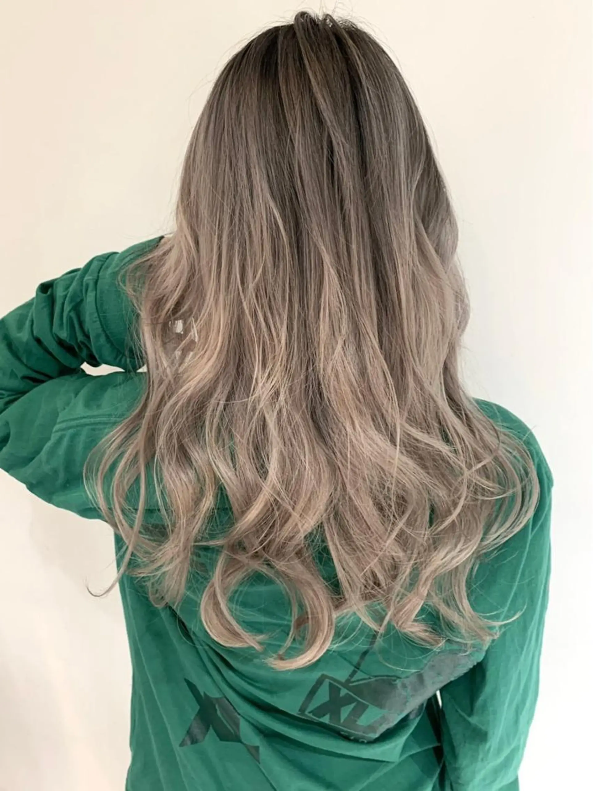 ロング カラー パーマ ヘアアレンジ 黒髪 ブリーチ ダブルカラー 【公式】amble luxe池袋東口💛のヘアスタイル