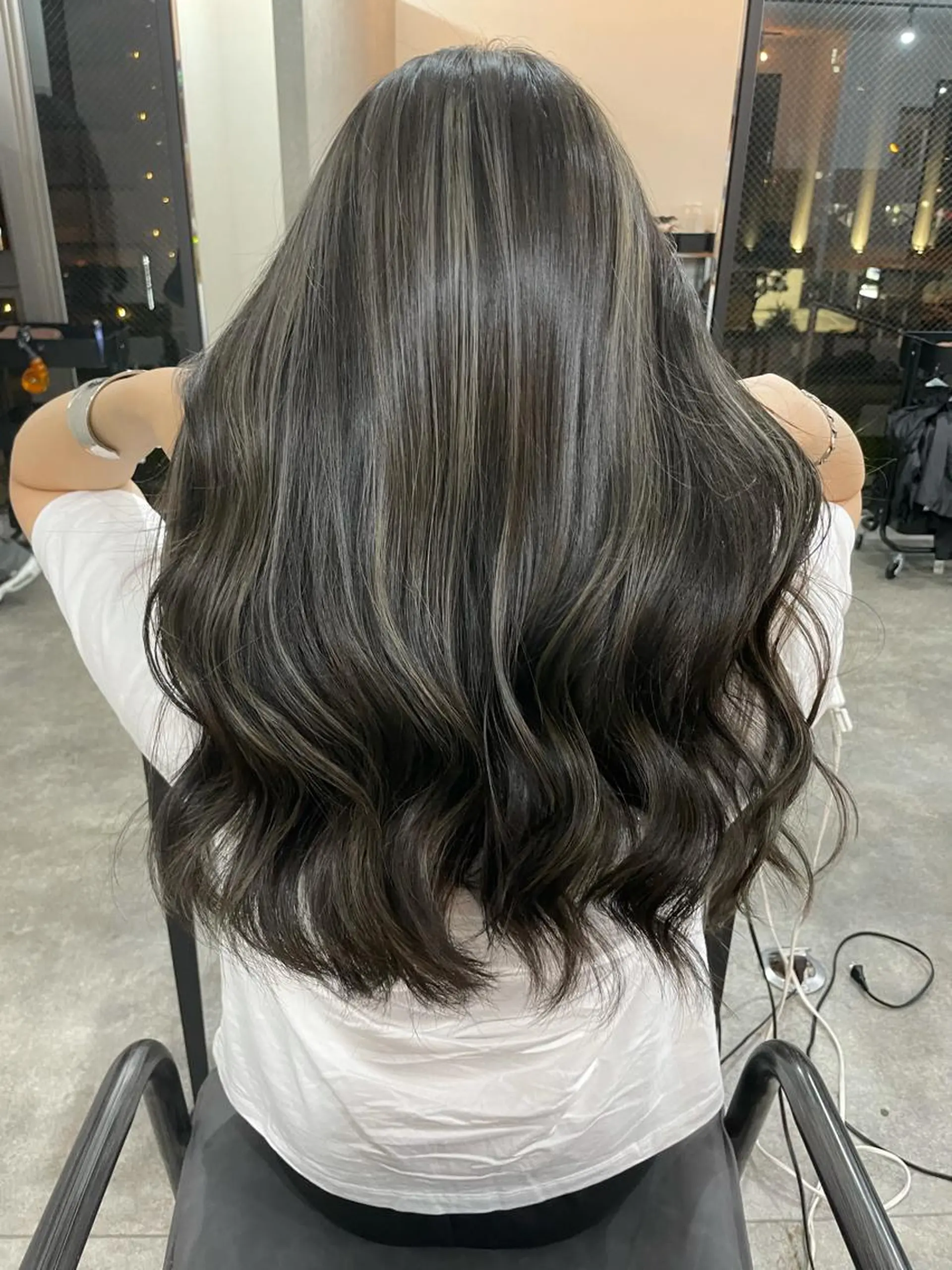 セミロング カラー パーマ ヘアアレンジ メンズ キッズ ネイル マツエク・マツパ メンズバレイヤージュ メンズブリーチ センターパート フェードカット メンズハイライト メンズ特化 しゅうへいのヘアスタイル