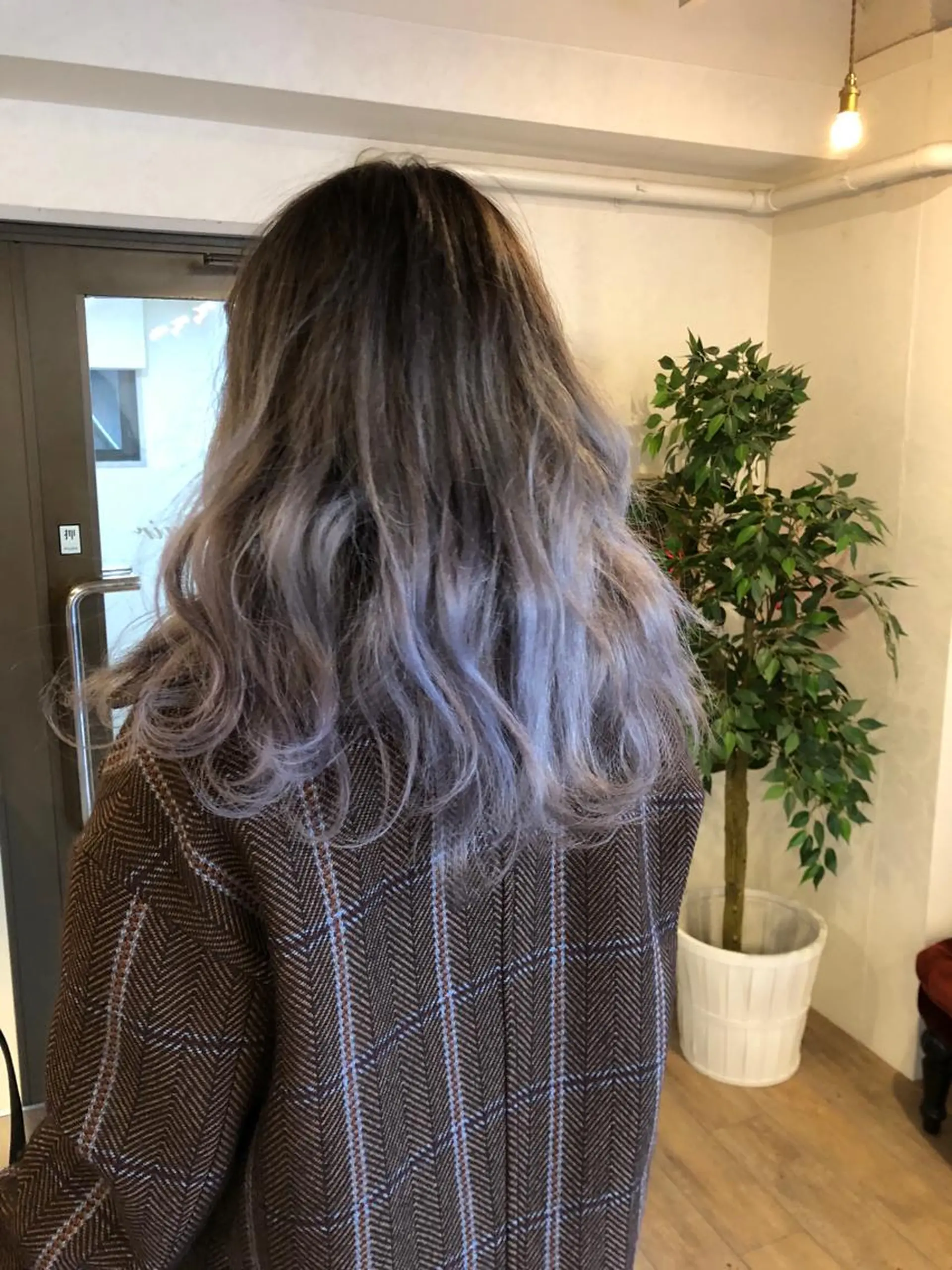 ミディアム カラー アディクシーカラー ブリーチ グレージュ シルバー ヘアカラー JIL BLAN 京都のヘアスタイル