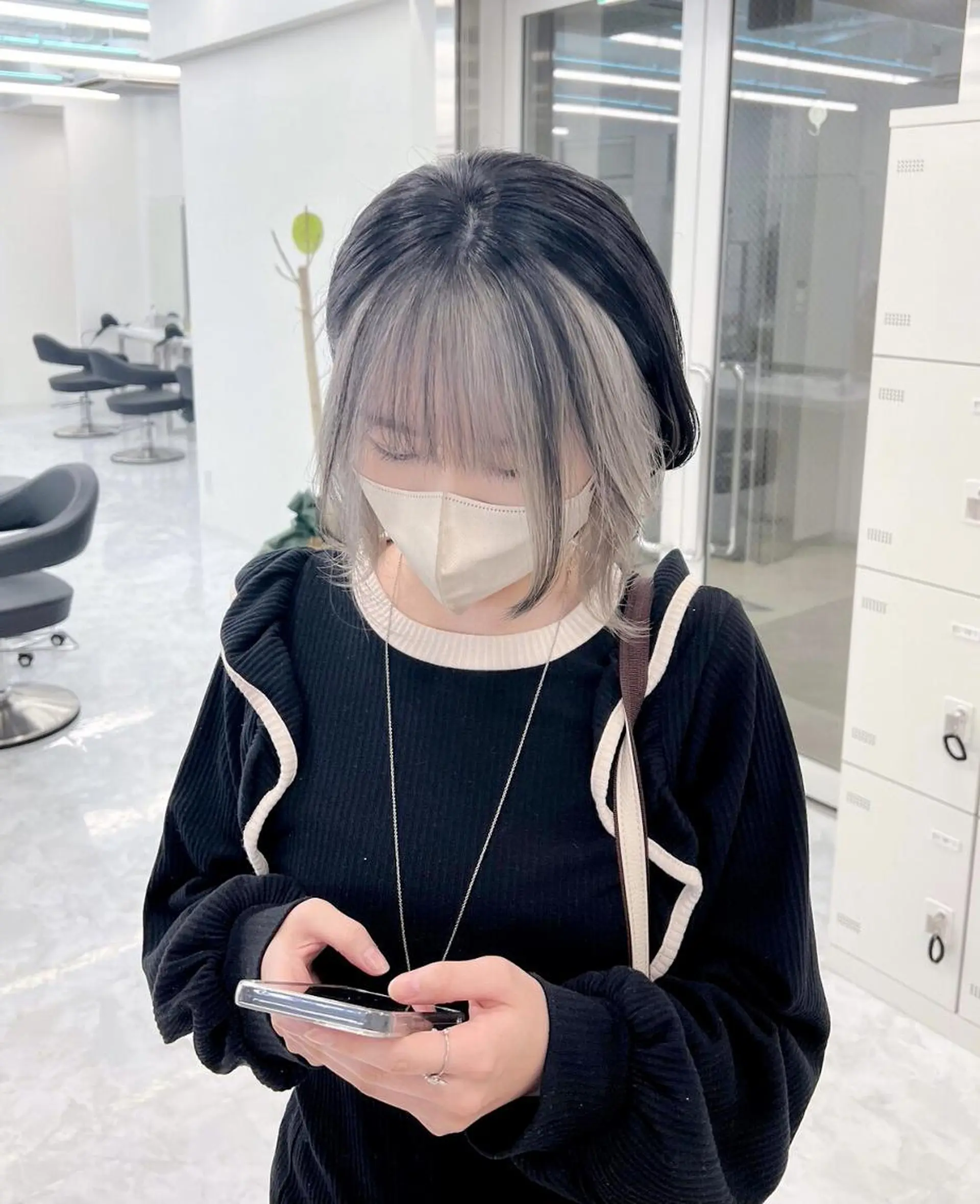 ロング ヘアカラー トリートメント ヘッドスパ ヘアセット 色落ち綺麗🇰🇷 透明感ブルーブラックのヘアスタイル