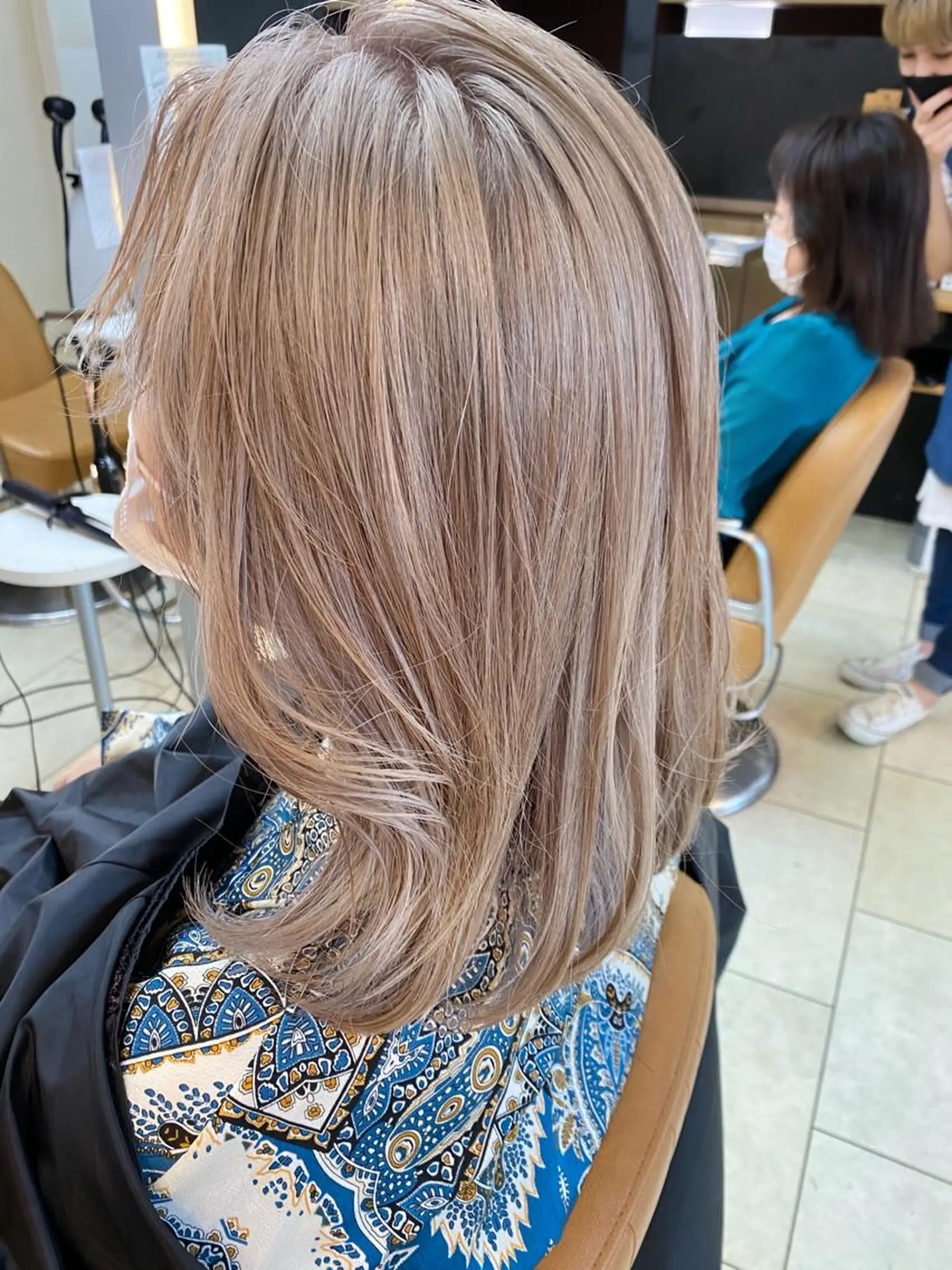 ロング カラー レイヤー/ベージュ カラー/ハシモトのヘアスタイル