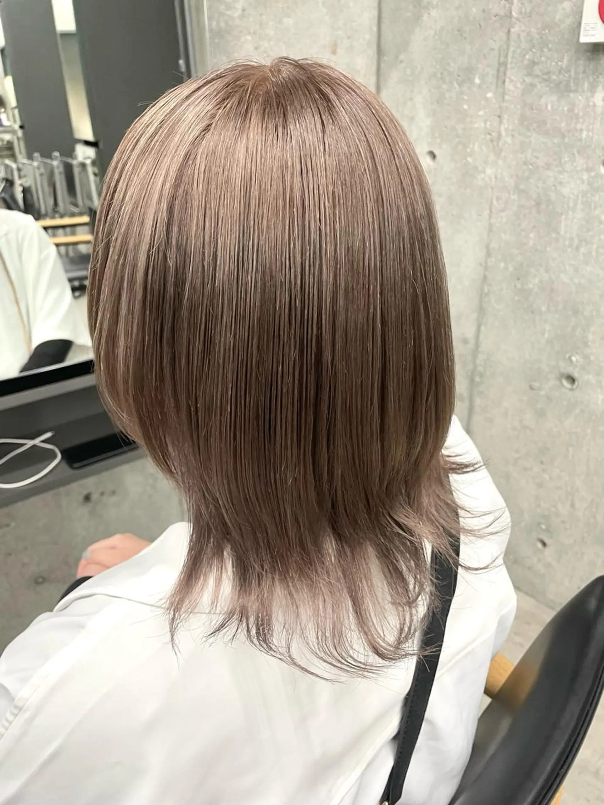 ミディアム カラー ブリーチ ケアブリーチ ダブルカラー インナーカラー/推し アニメカラー/ウルフのヘアスタイル