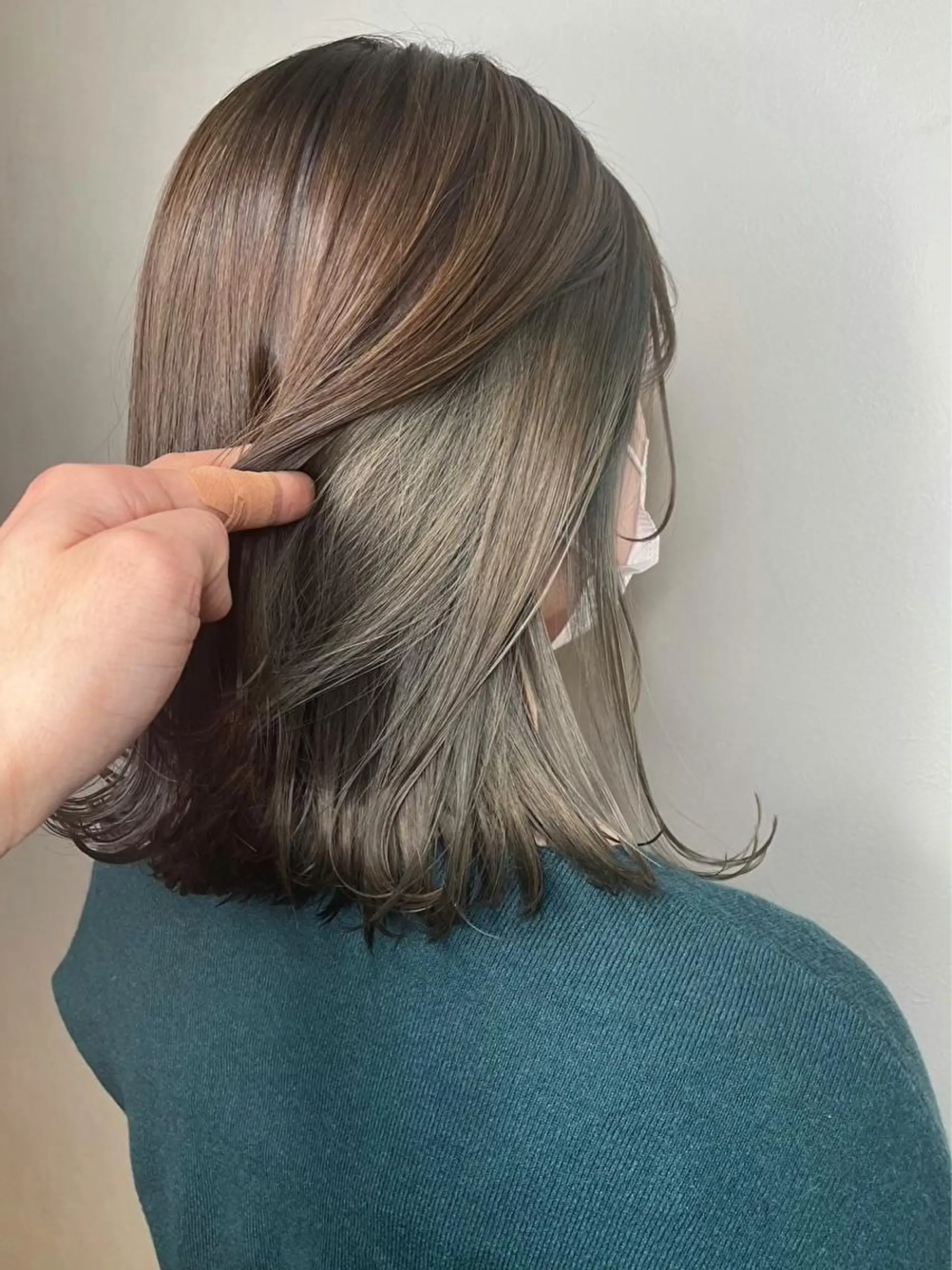 セミロング カラー アディクシーカラー ベージュカラー ブリーチ 透明感カラー ココアグレージュ KAGAMI HIROSHIのヘアスタイル