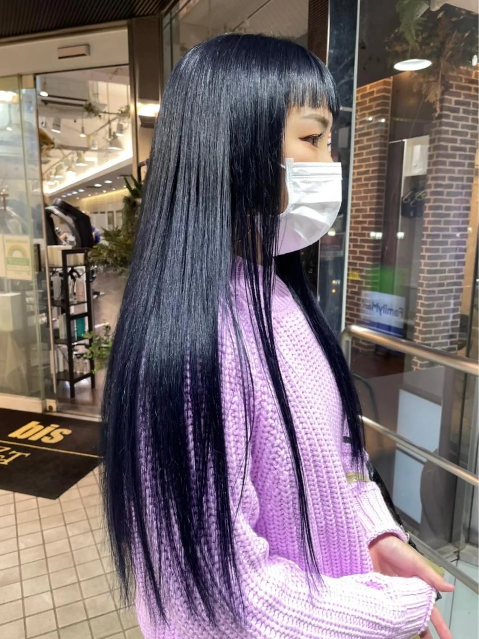 ロング カラー ベージュカラー 黒髪 ブリーチ ブルーカラー ブルーブラック ニュアンスネイル パーマ/コトミ🐸のヘアスタイル