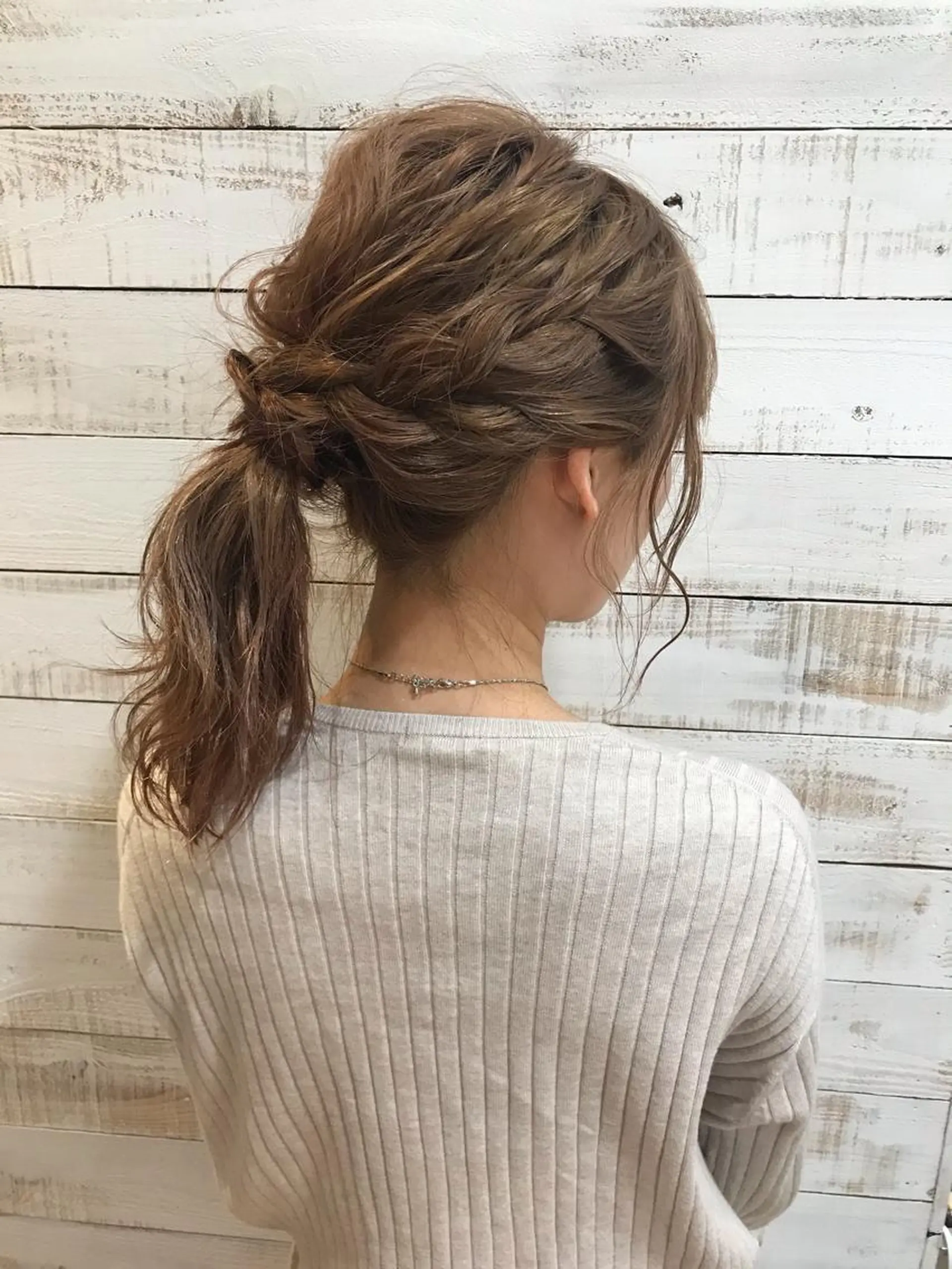 ヘアアレンジ ブリーチなしカラー レイヤーカットのヘアスタイル