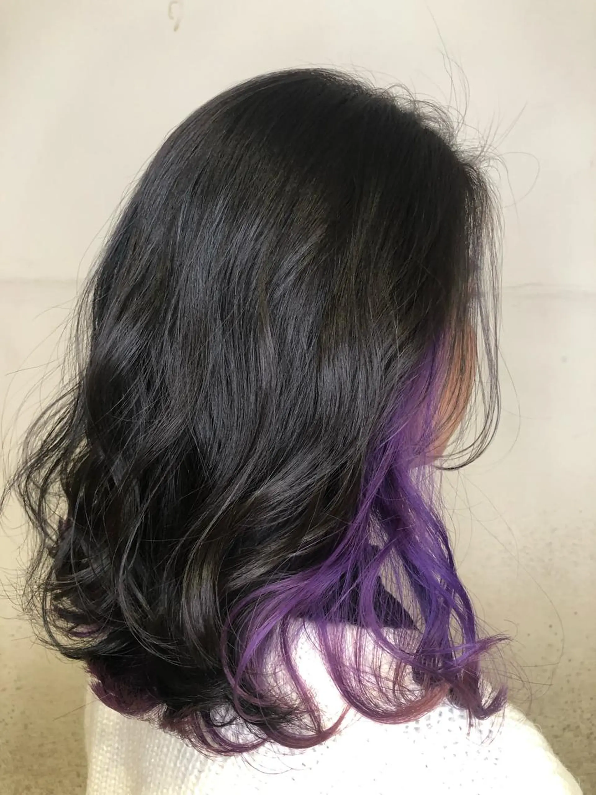 ミディアム カラー インナーカラー パープルカラー カット ヘアカラー Homey Kyoto所属・吉村 絢乃のヘアスタイル