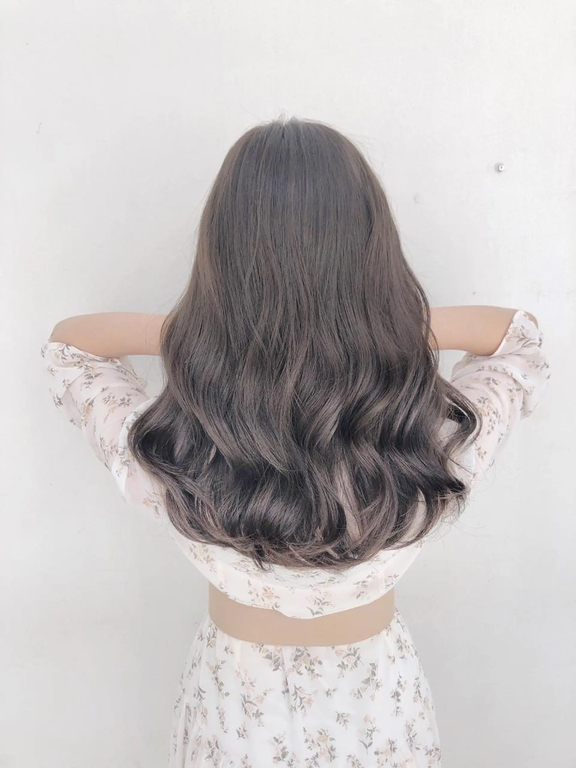 カラー ショコラグレージュ グレージュ 夏山 秀憲のヘアスタイル