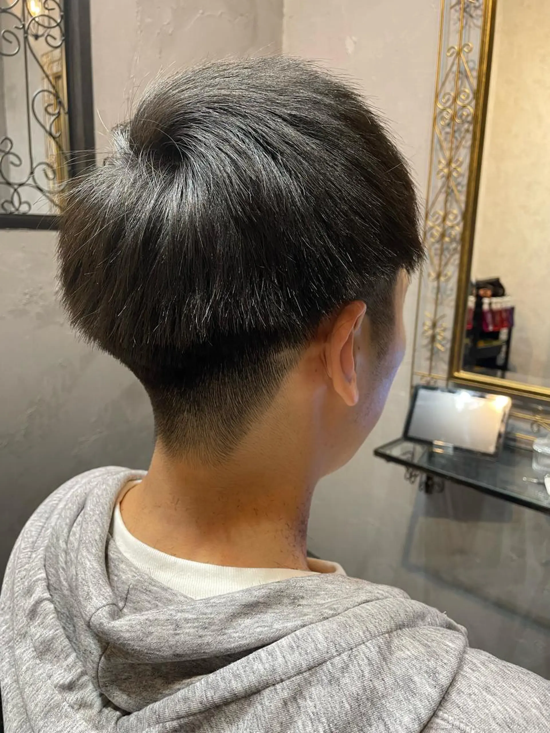 メンズ アップバング 飯塚 沙衣のヘアスタイル