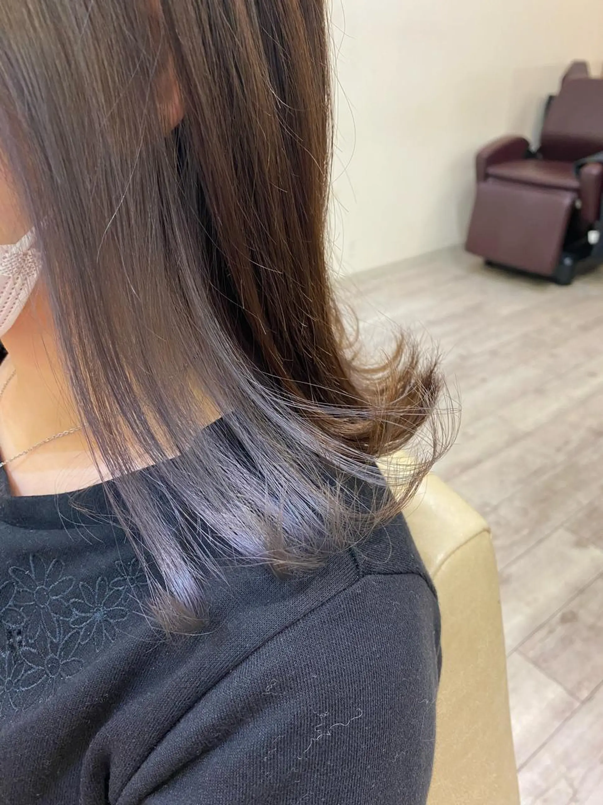 カラー ブリーチ 透明感カラー イヤリングカラー シルバー ホワイトシルバー 後藤 瀬奈のヘアスタイル