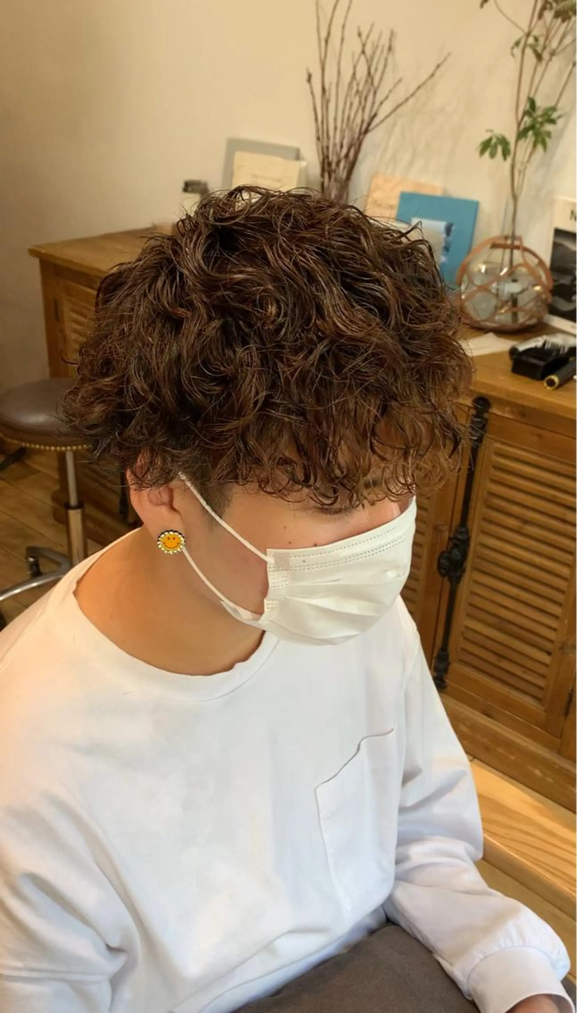 ショート カラー パーマ メンズ メンズブリーチ センターパート フェードカット メンズハイライト メンズハイトーン メンズStylist 山根慧のヘアスタイル