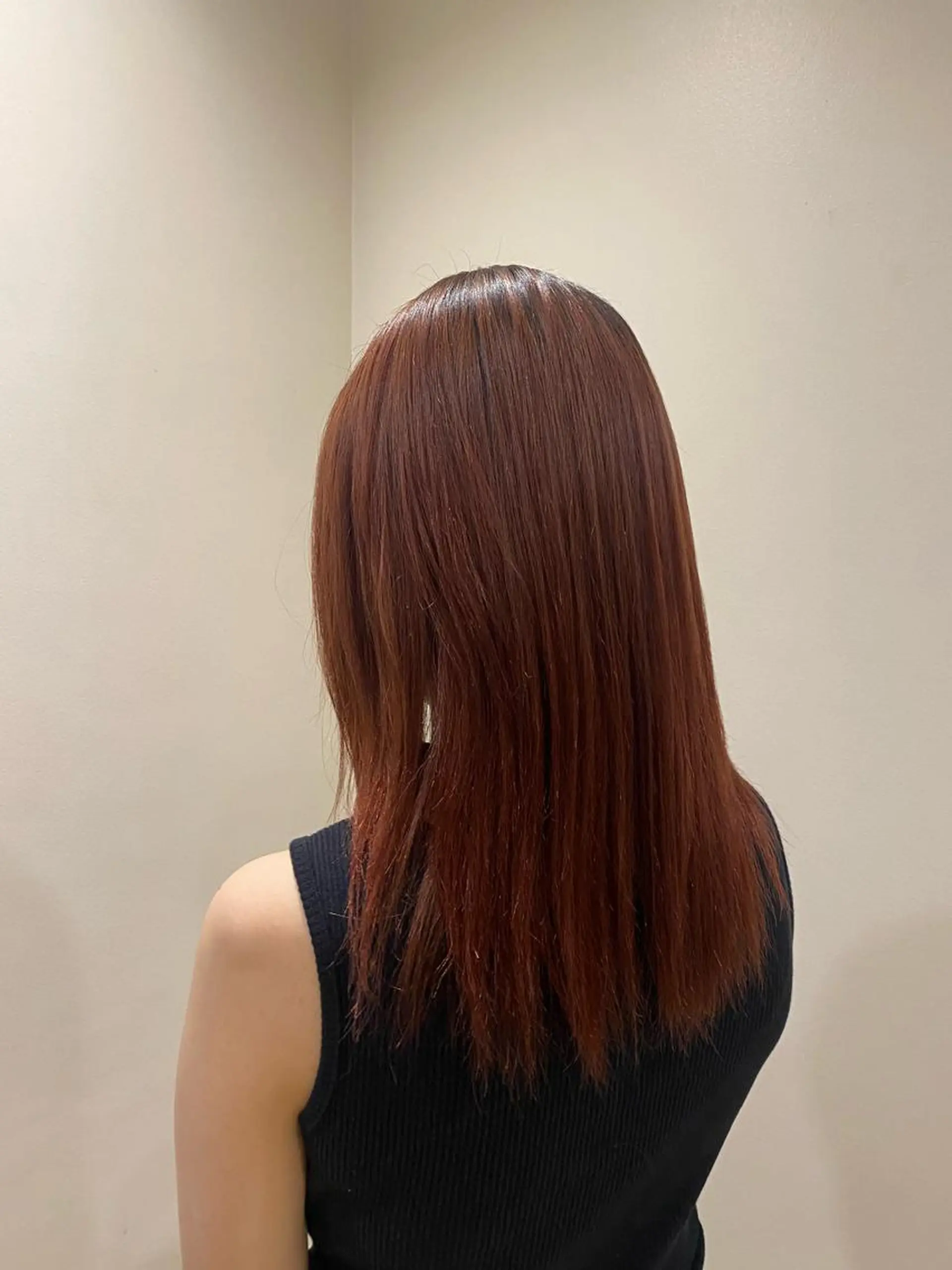 セミロング カラー ブリーチ レッドカラー 森田 翔斗ベージュカラー⭕のヘアスタイル