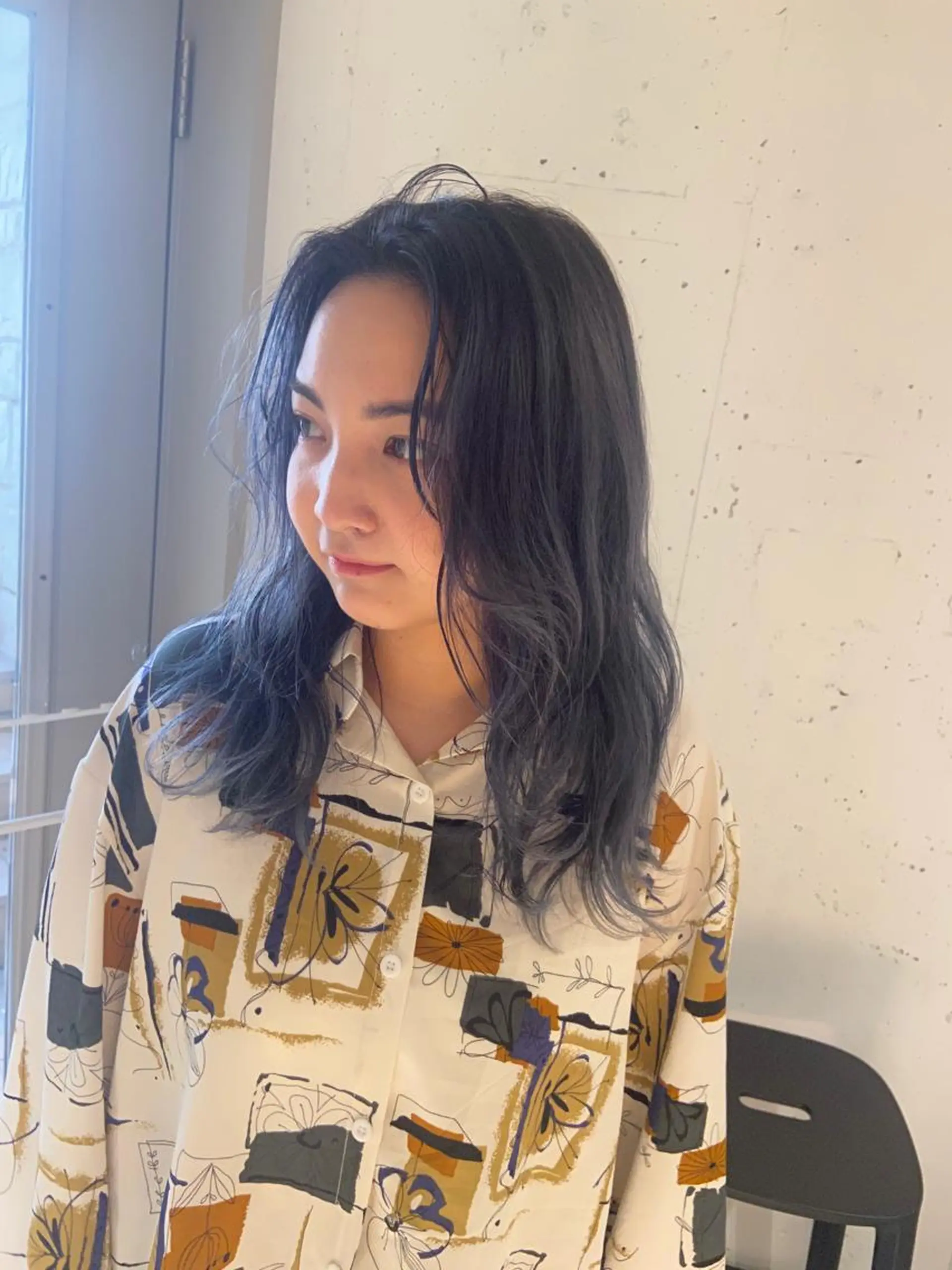 セミロング カラー ブルーカラー ブルーグレー ブルーグレージュ ブルージュ グレージュ カジュアルを女っぽく 𝗮𝘆𝗮𝗰𝗼のヘアスタイル