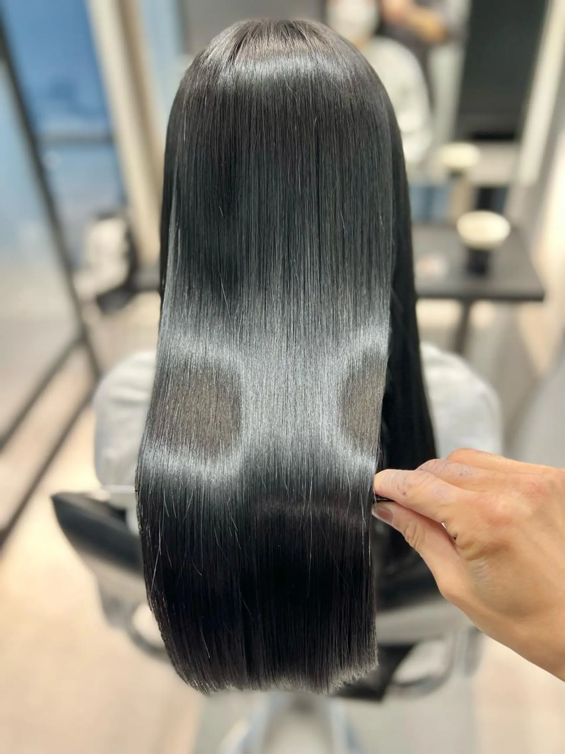 ロング カラー 黒髪 ブルーカラー ブルーブラック ブルージュ 縮毛矯正 SALOWIN  浦和所属・縮毛矯正　野口 恵のヘアスタイル