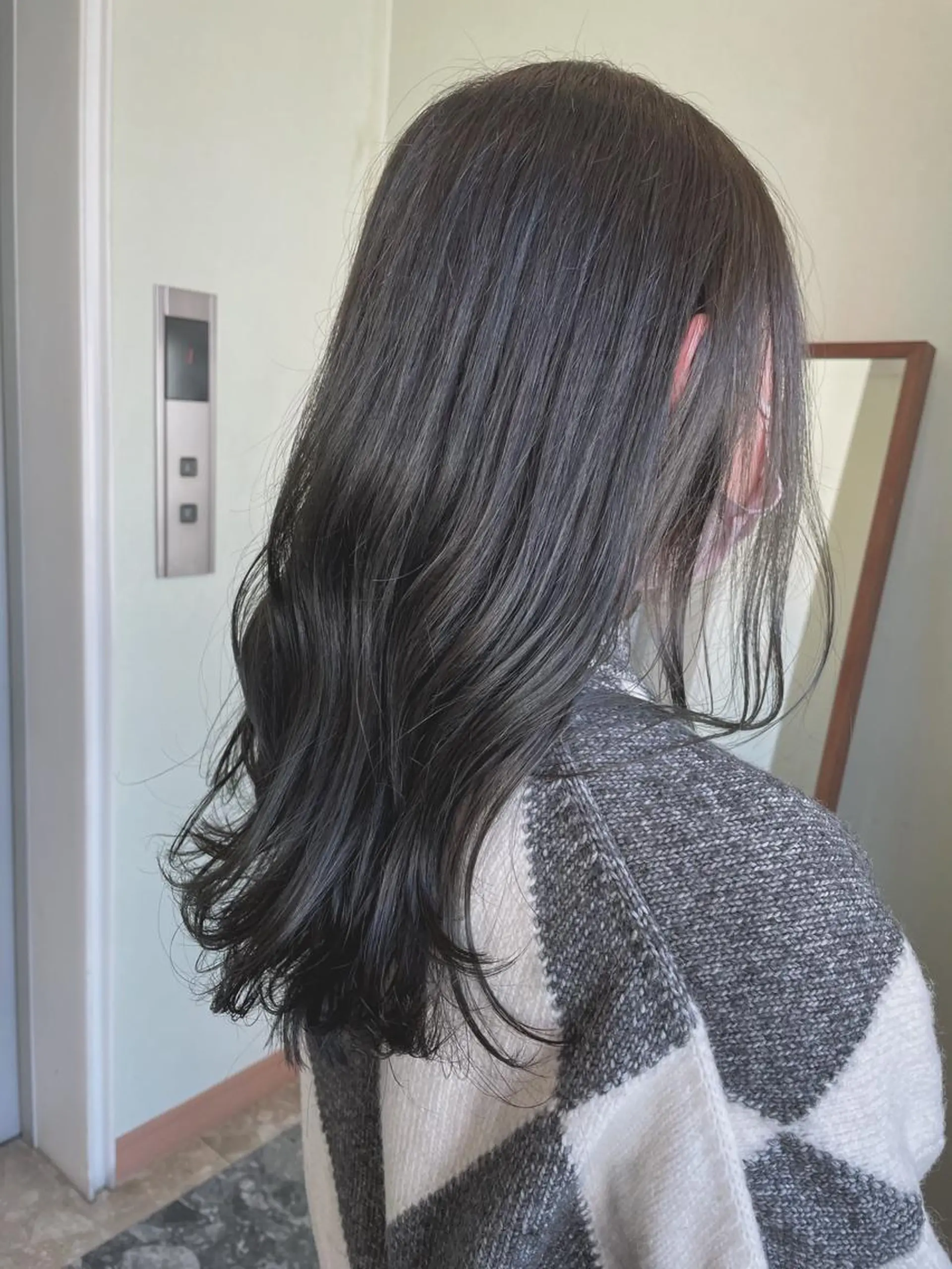 セミロング カラー アッシュ オリーブアッシュ カット トリートメント 髪質改善とカラー特化 ✨Hito.nowaのヘアスタイル