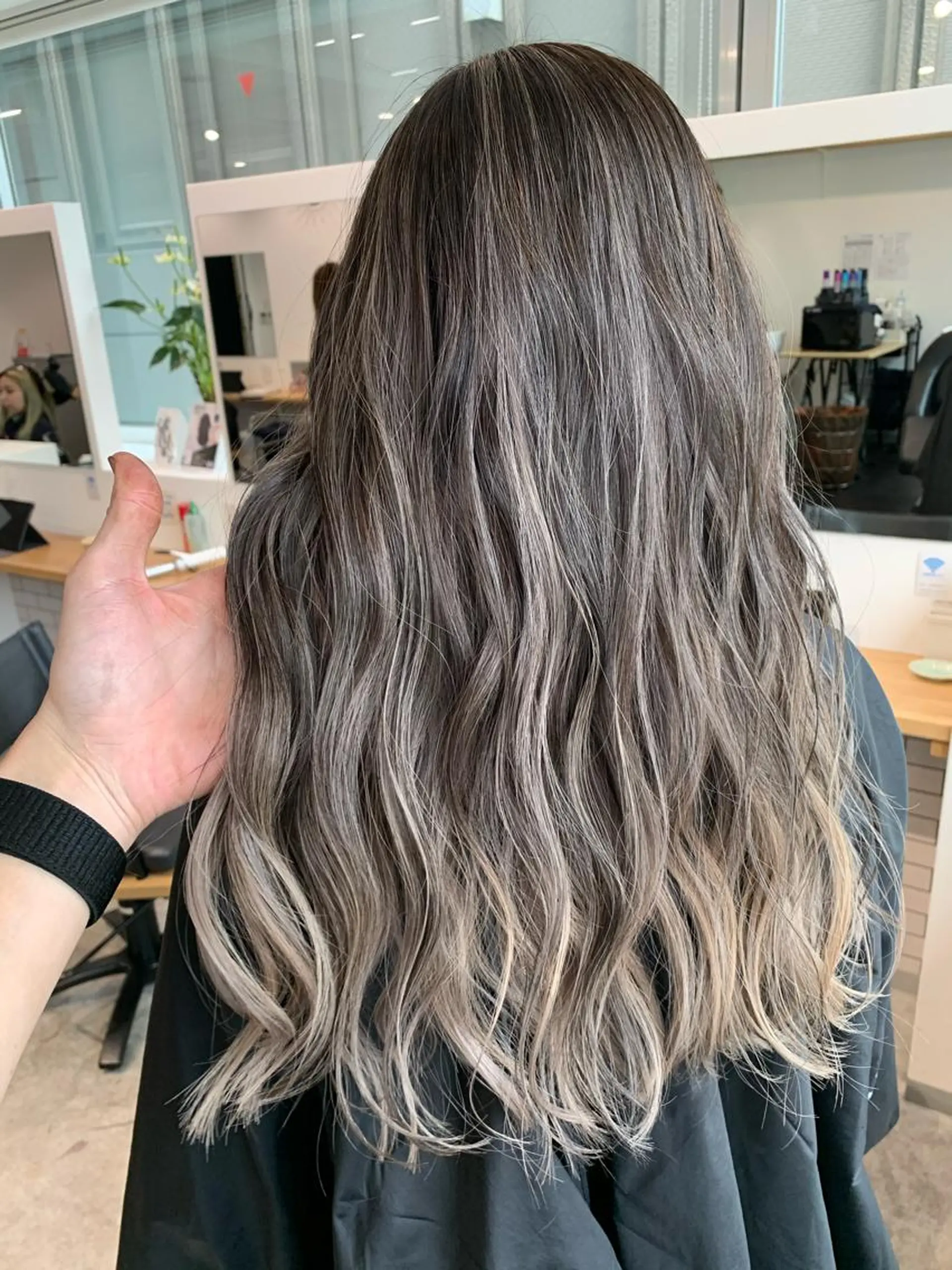 セミロング ヘアカラー 大人レイヤー ヨシミカズヤのヘアスタイル