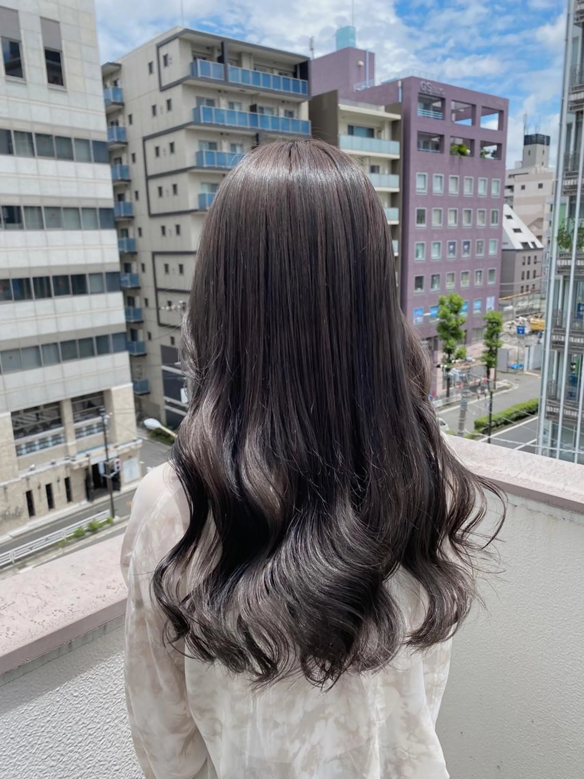 セミロング カラー ヘアアレンジ カット ヘアカラー トリートメント ヘッドスパ 韓国ヘア暗髪 ダブルカラーメンズ可のヘアスタイル