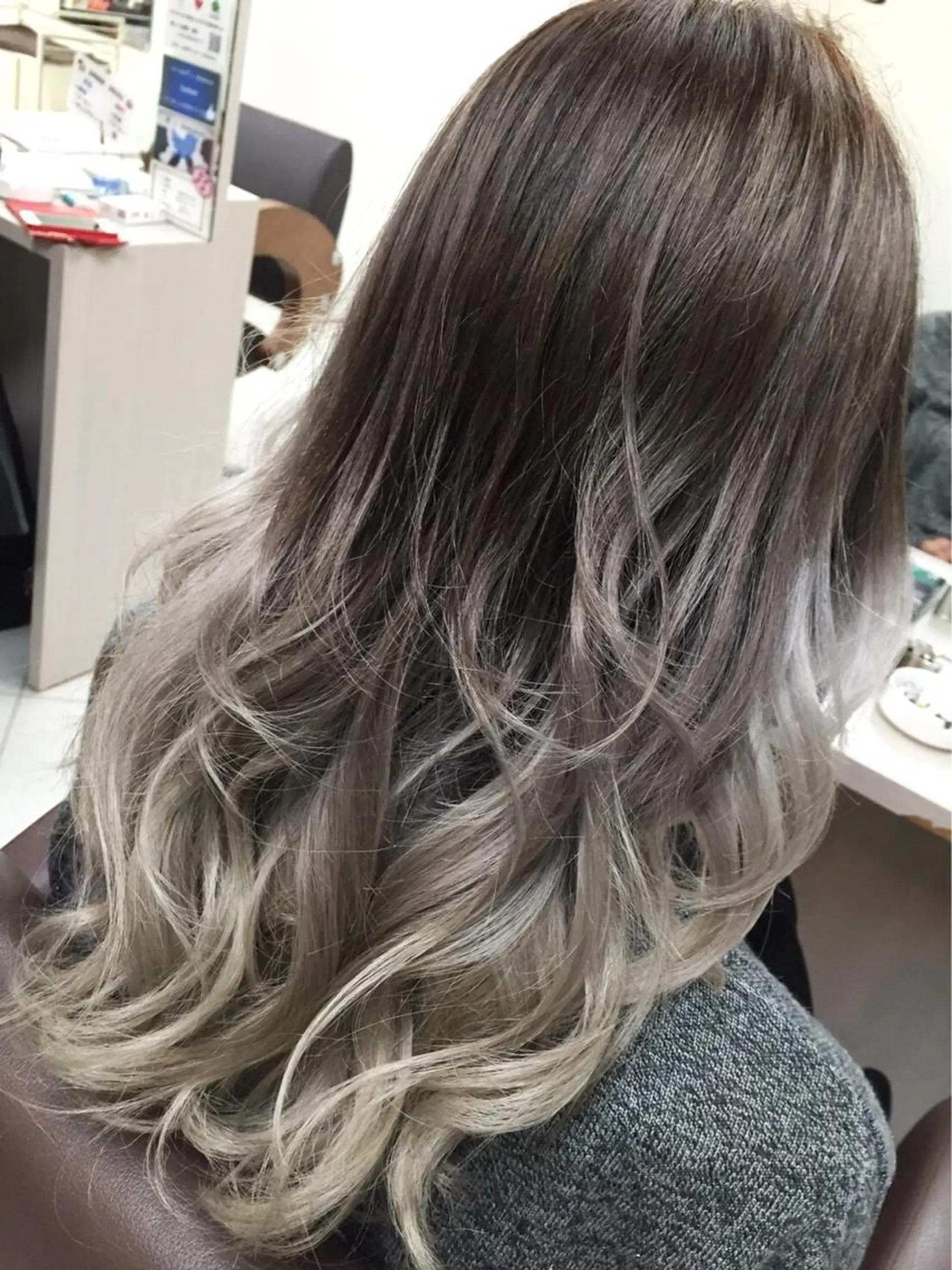 セミロング カラー アッシュ グラデーションカラー 池袋🧡ダブルカラー /馴染ませエクステのヘアスタイル