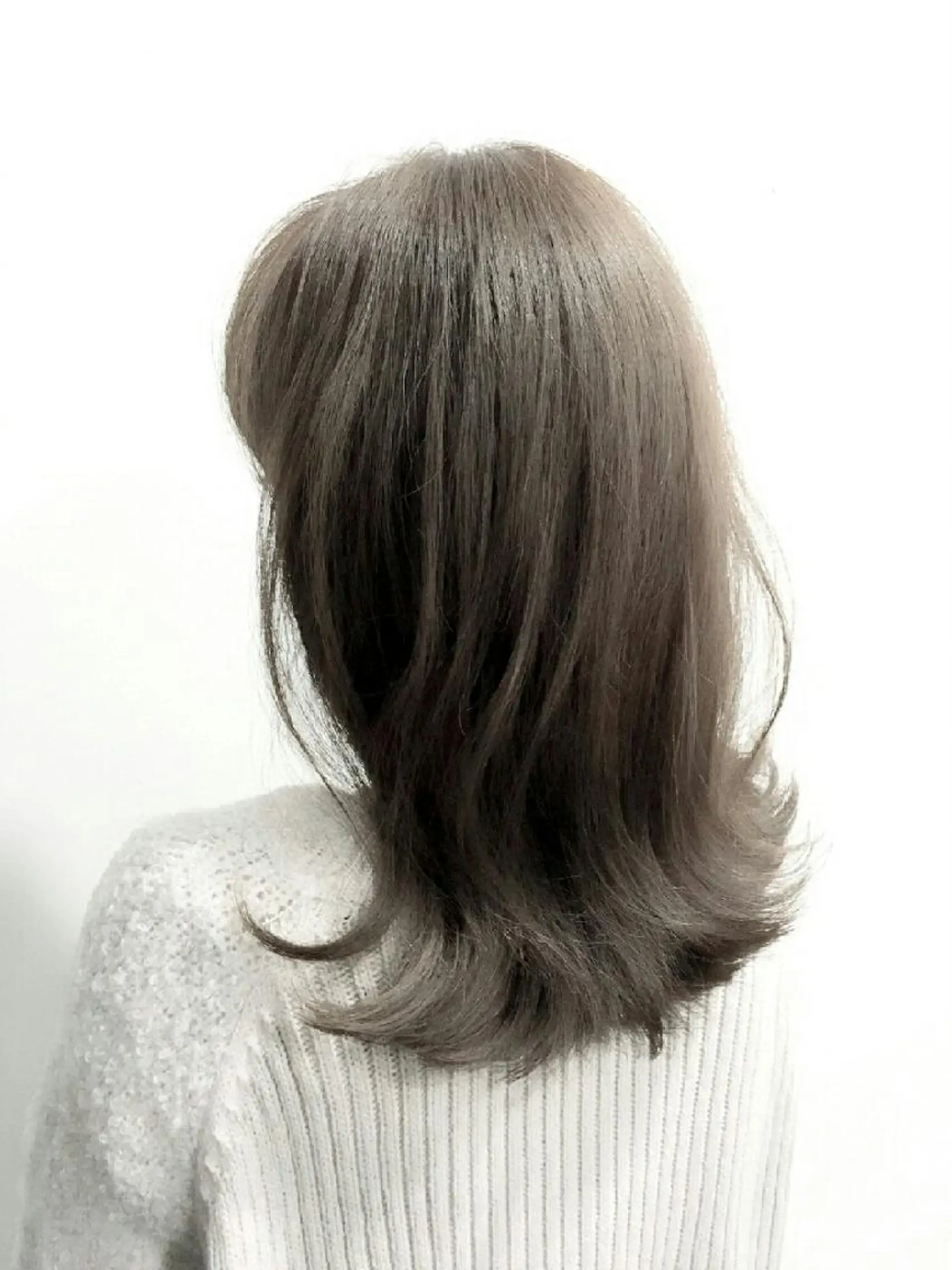 ミディアム カラー ブルーカラー グレージュ Elsa エルサのヘアスタイル