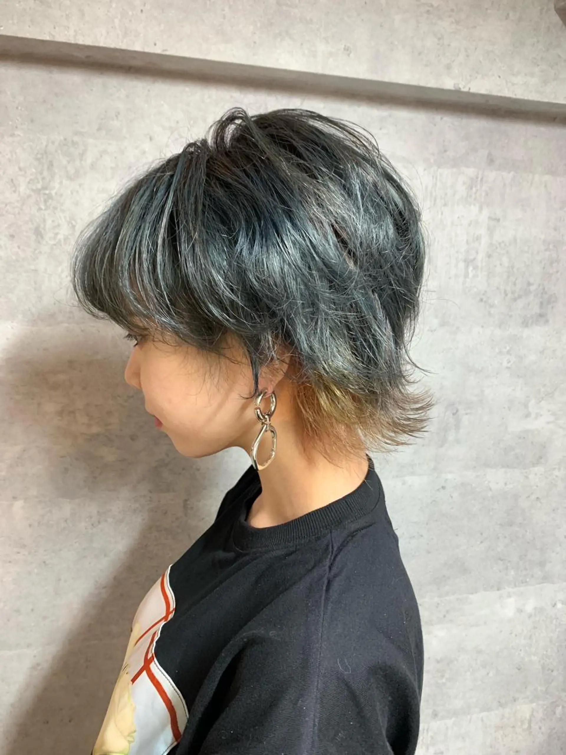 ショート カラー ベージュカラー ブリーチ グレージュ イエローカラー ウルフカット uru【ウル】所属・島守 桃香のヘアスタイル