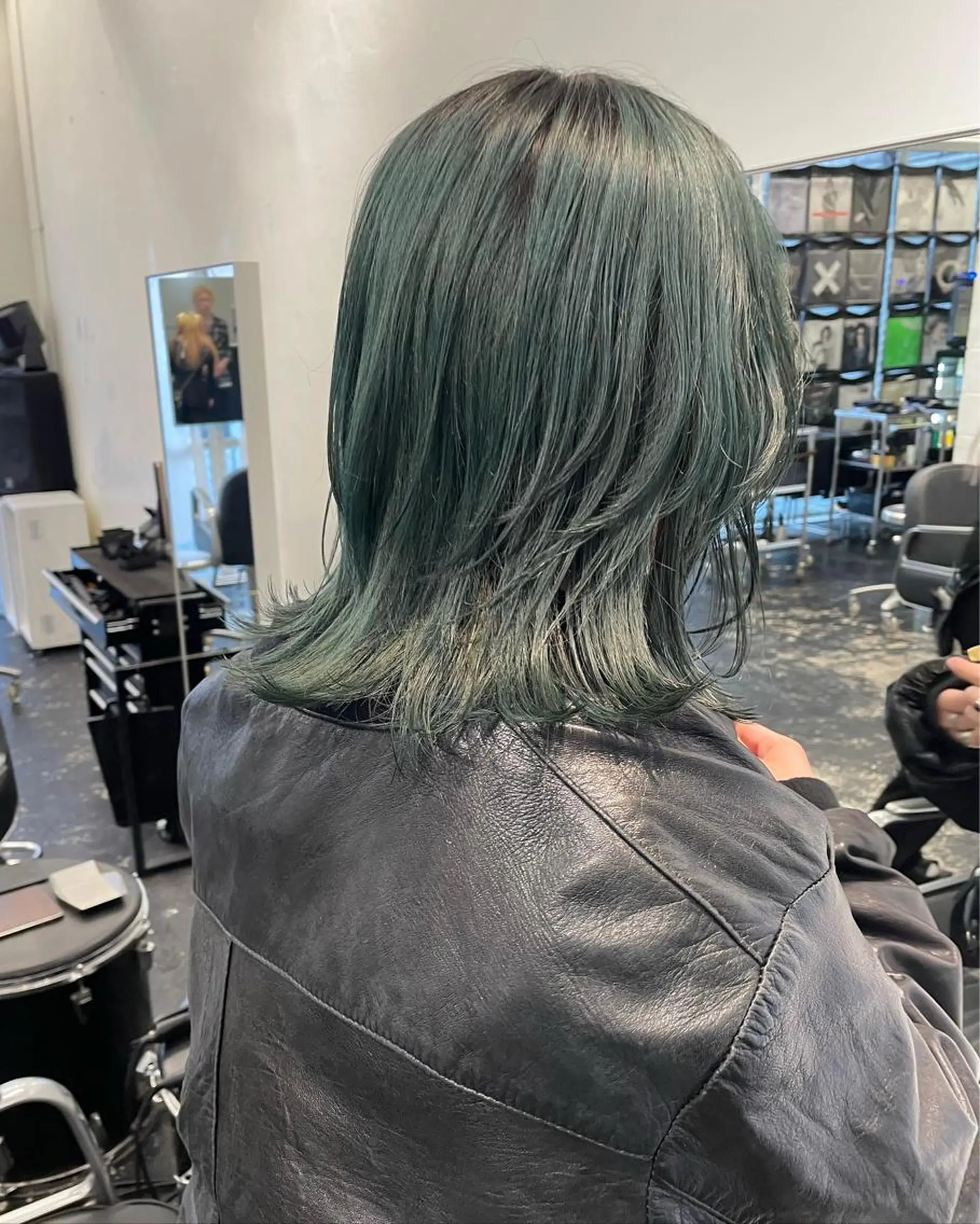 セミロング カラー パーマ ヘアアレンジ メンズ キッズ ネイル マツエク・マツパ アイブロウ メンズブリーチ ブリーチ グリーン カット ヘアカラー トリートメント 💗艶髪ハイトー ンAYAKA💗のヘアスタイル