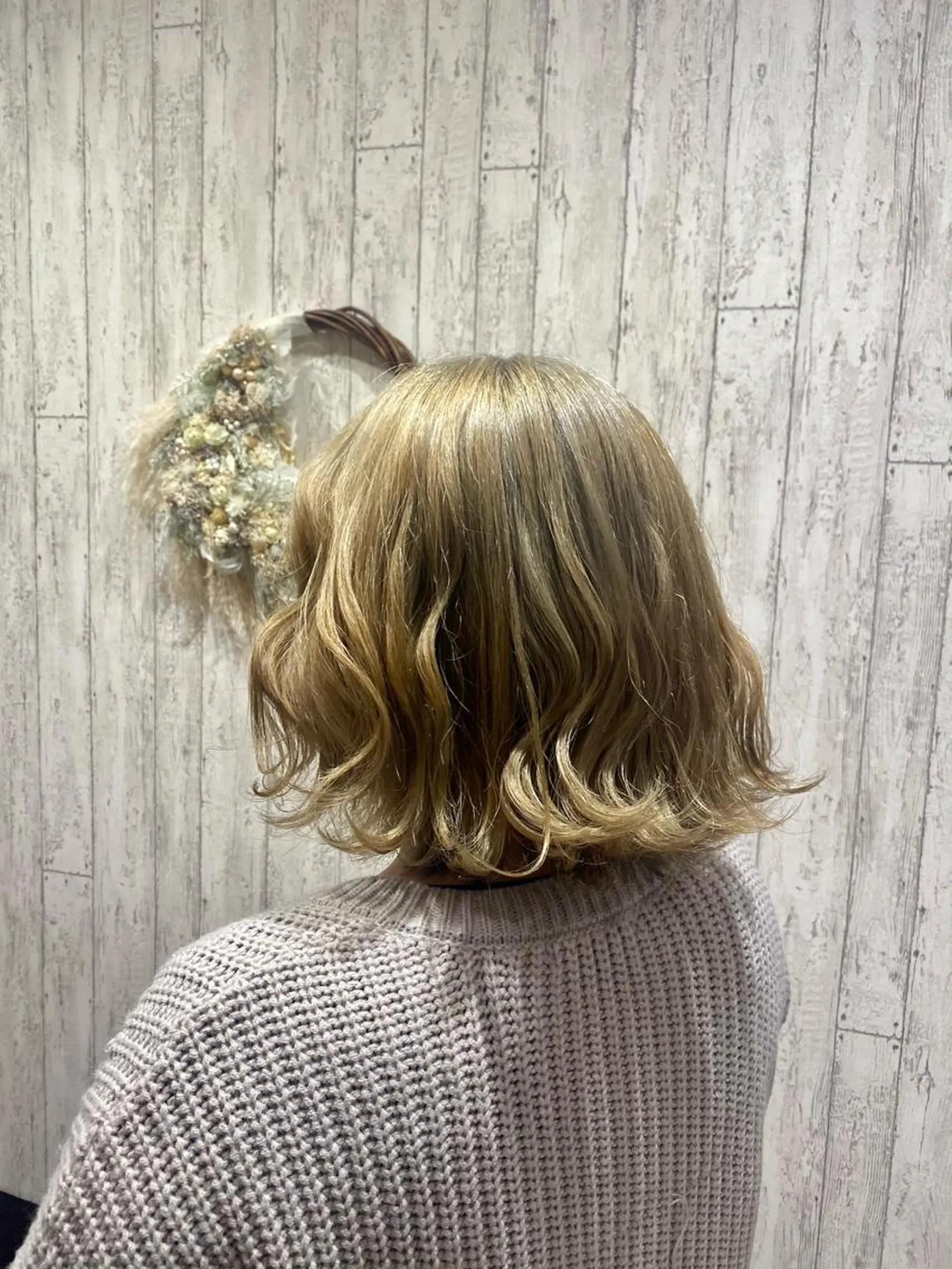 ショート カラー ブロンド ハイトーンカラー ホワイトブロンド ヘアカラー トリートメント 綱島店🦋店長🦋 ほんさわ みずきのヘアスタイル