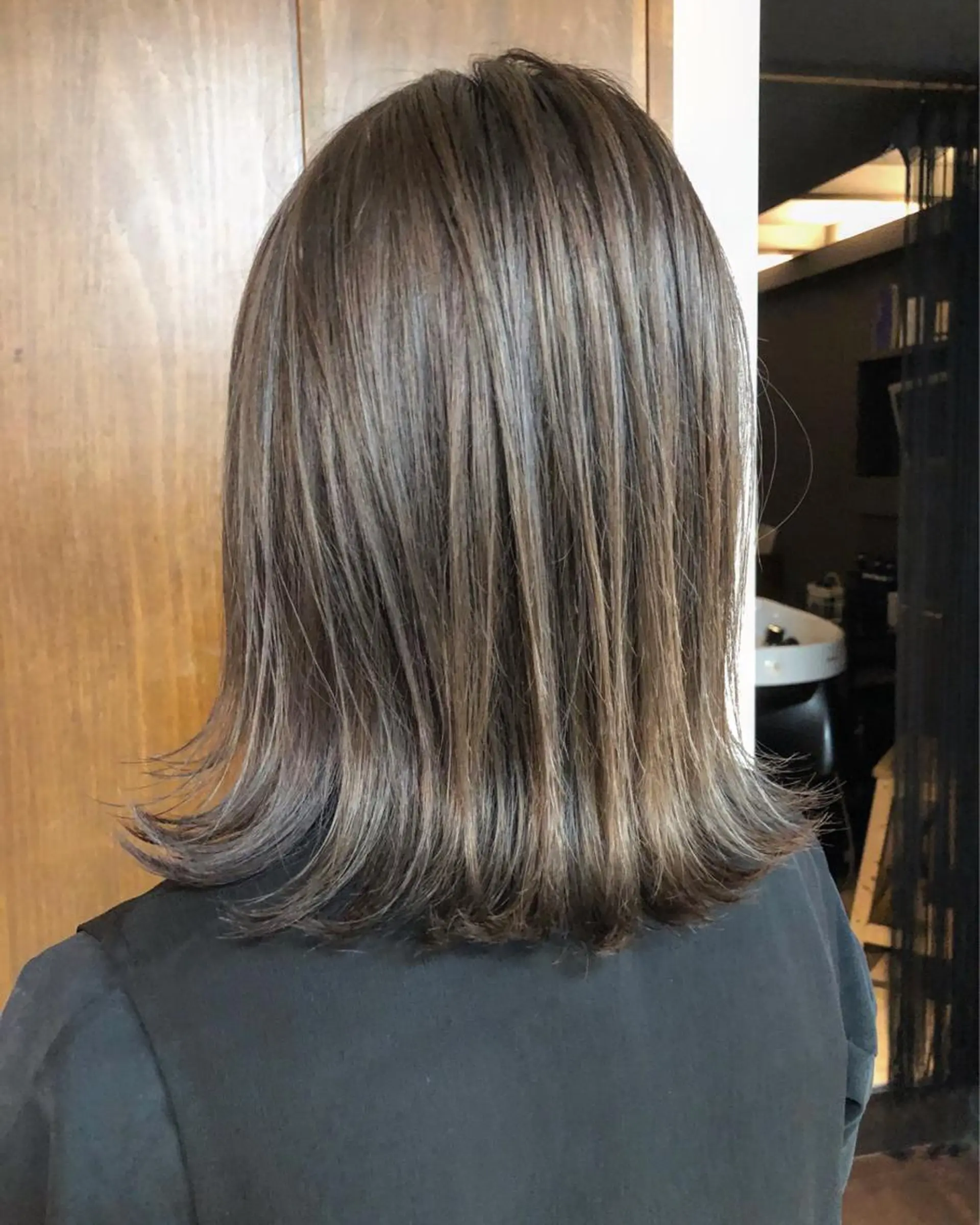 ミディアム カラー 透明感カラー グレージュ REVE所属・TAKU 美容師のヘアスタイル