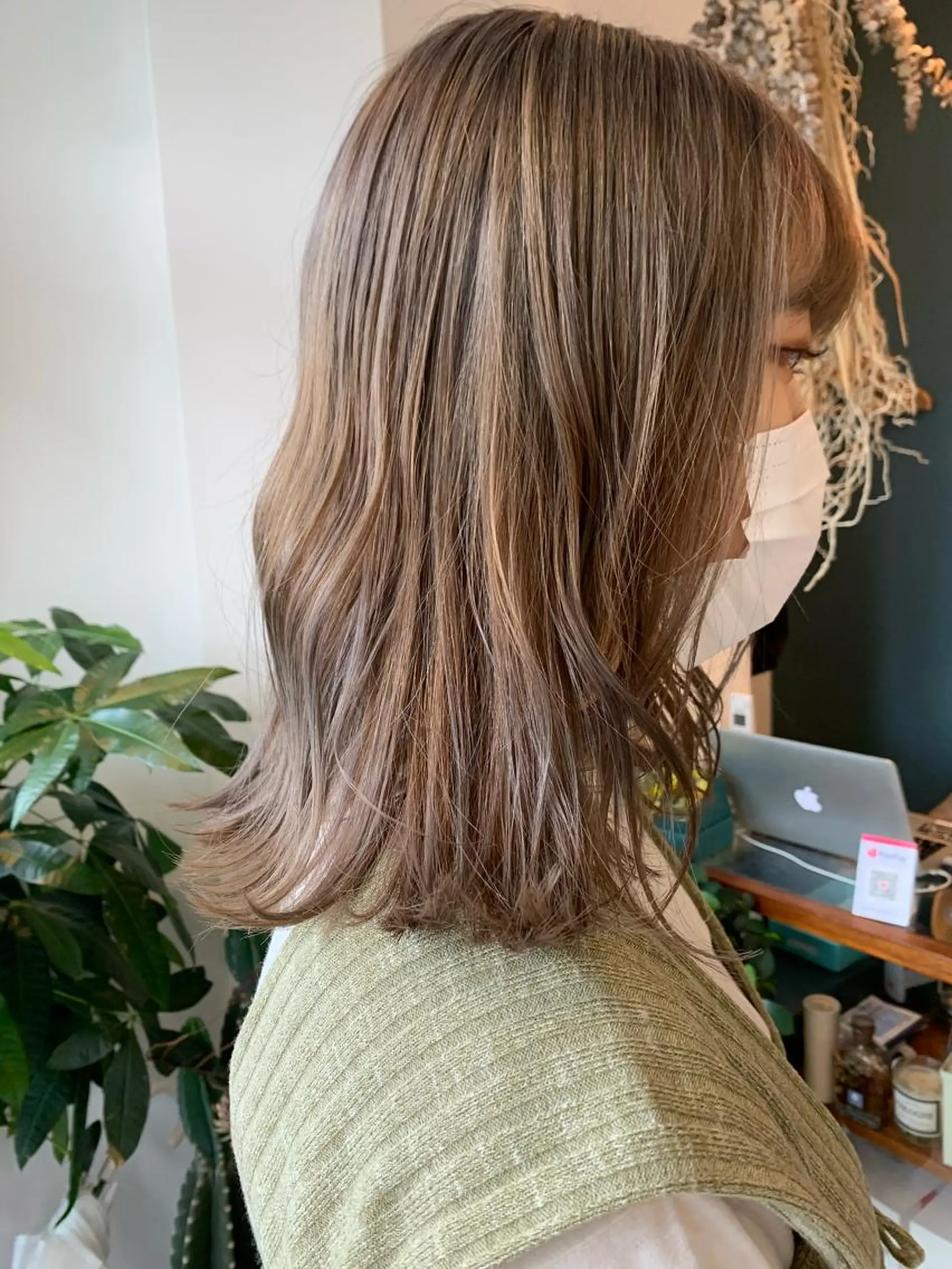 ミディアム カラー ベージュカラー ブリーチ ミルクティーベージュ ヘアカラー 中目黒🌼 🌼ハナのヘアスタイル