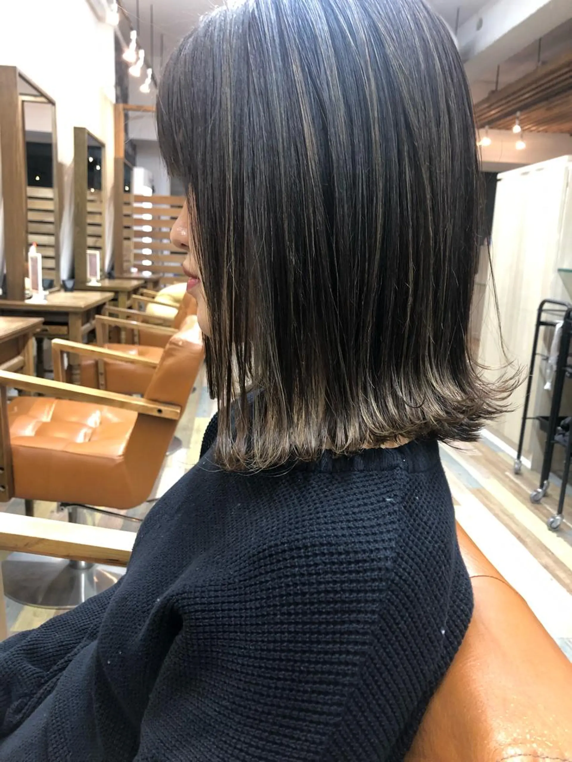 ミディアム カラー ベージュカラー ハイライトカラー シルバー シルバーベージュ ハイライト カット ヘアカラー トリートメント ヘアセット カットが得意 🫧ショートボブ🫧のヘアスタイル
