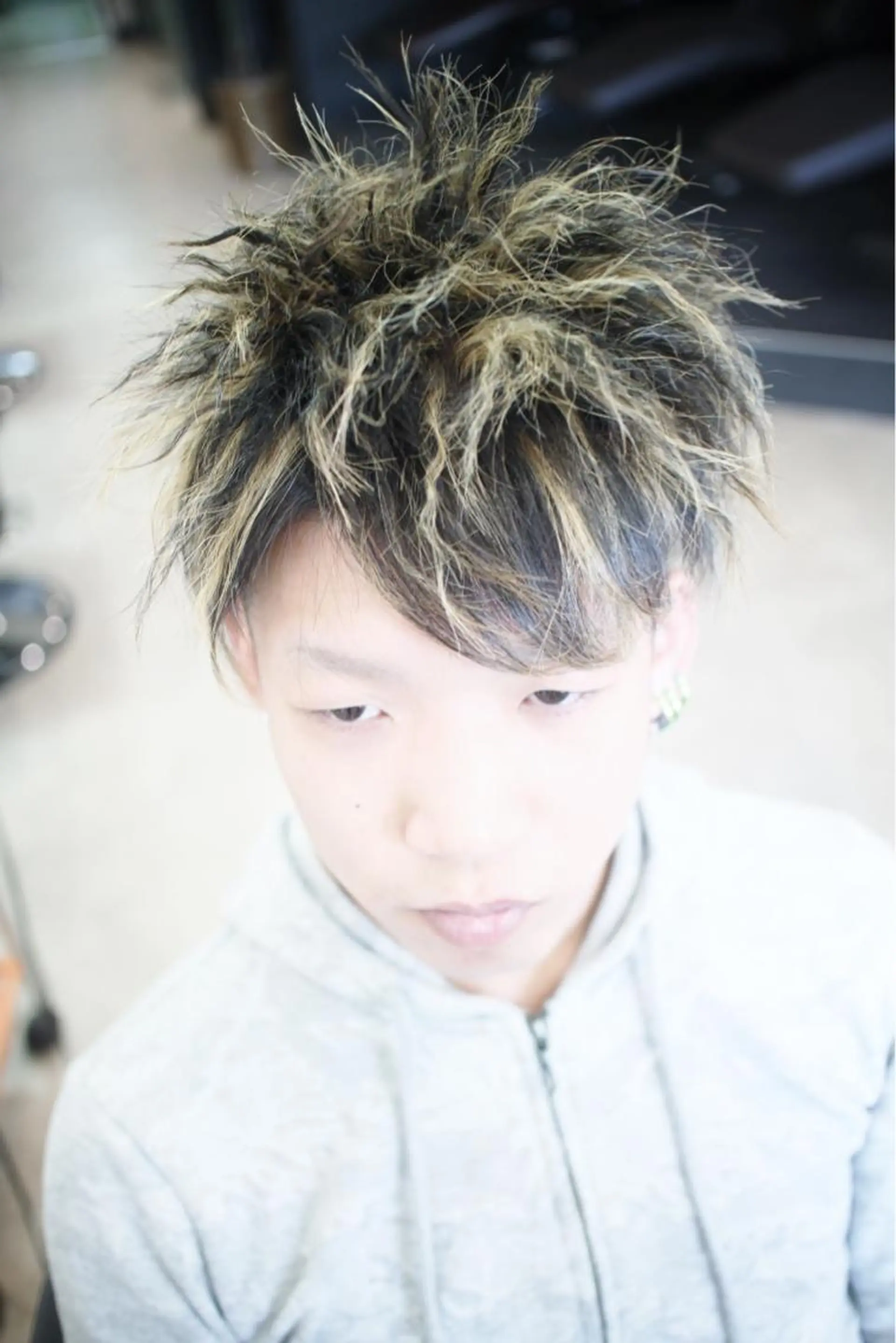 カラー パーマ メンズ メンズハイライト メンズパーマ メンズツイストパーマ ハイライトカラー ツイストパーマ 名駅Private Salon　Noaのヘアスタイル