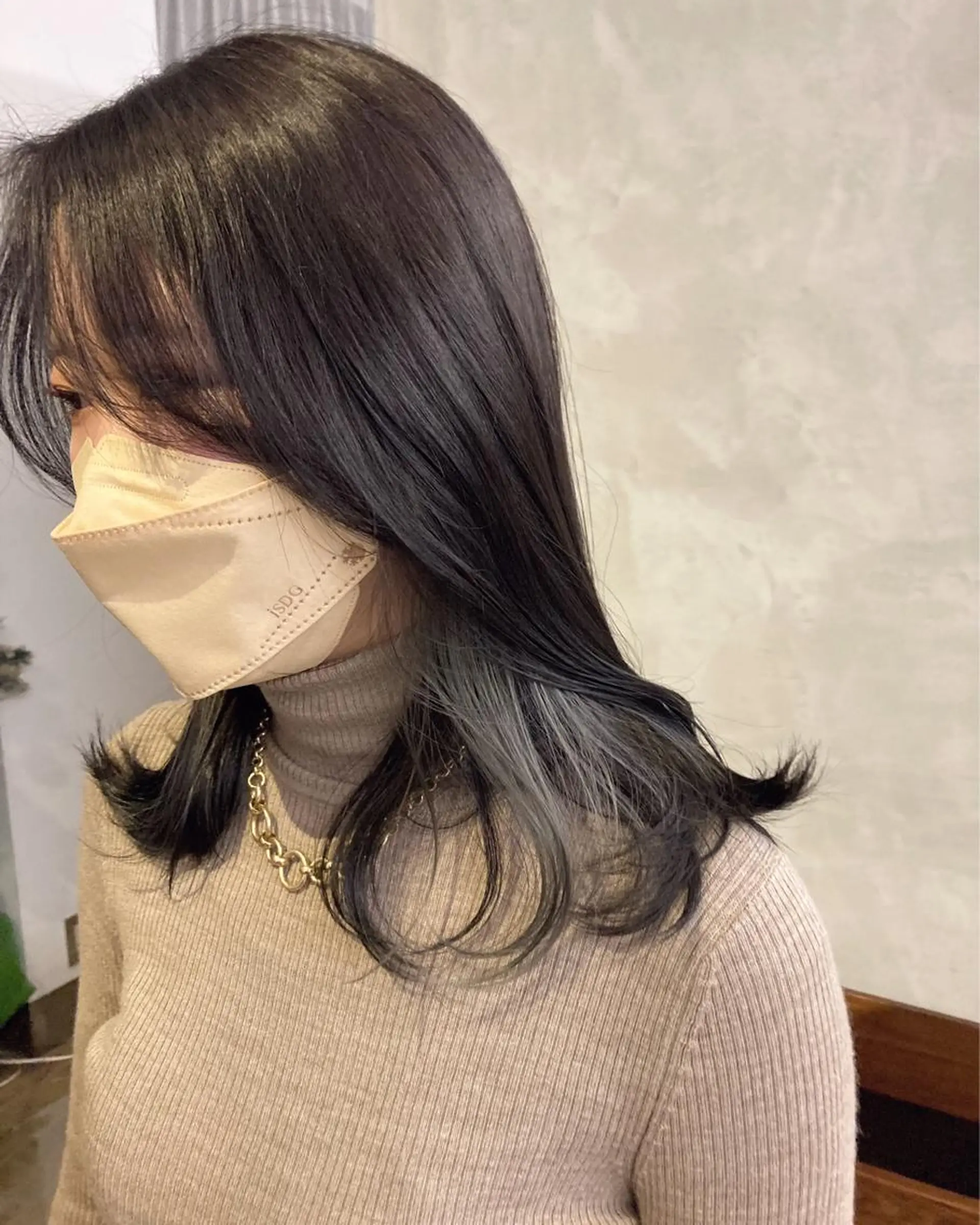 カラー brisa所属・迎 凪紗のヘアスタイル